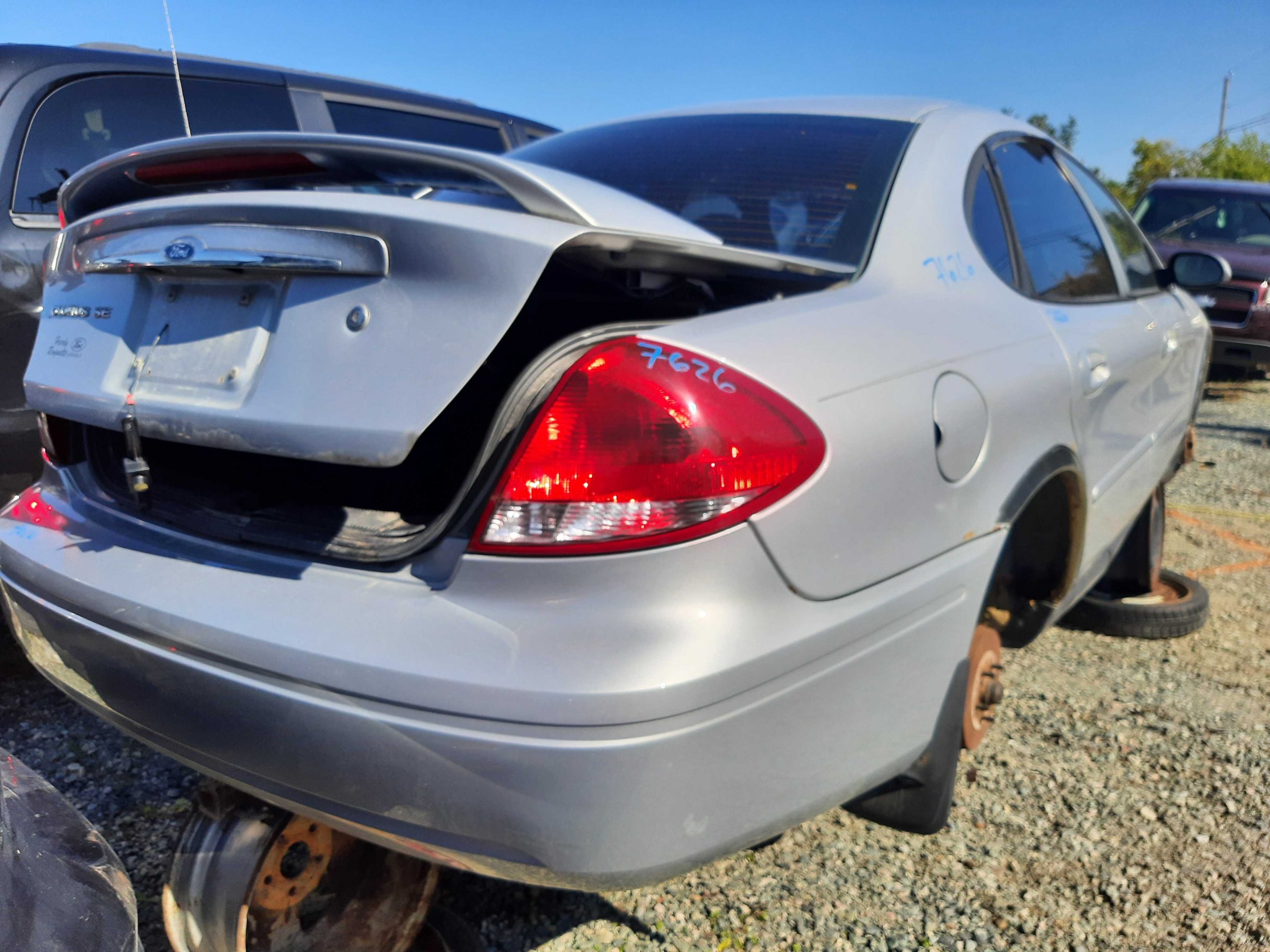 FORD TAURUS 2004