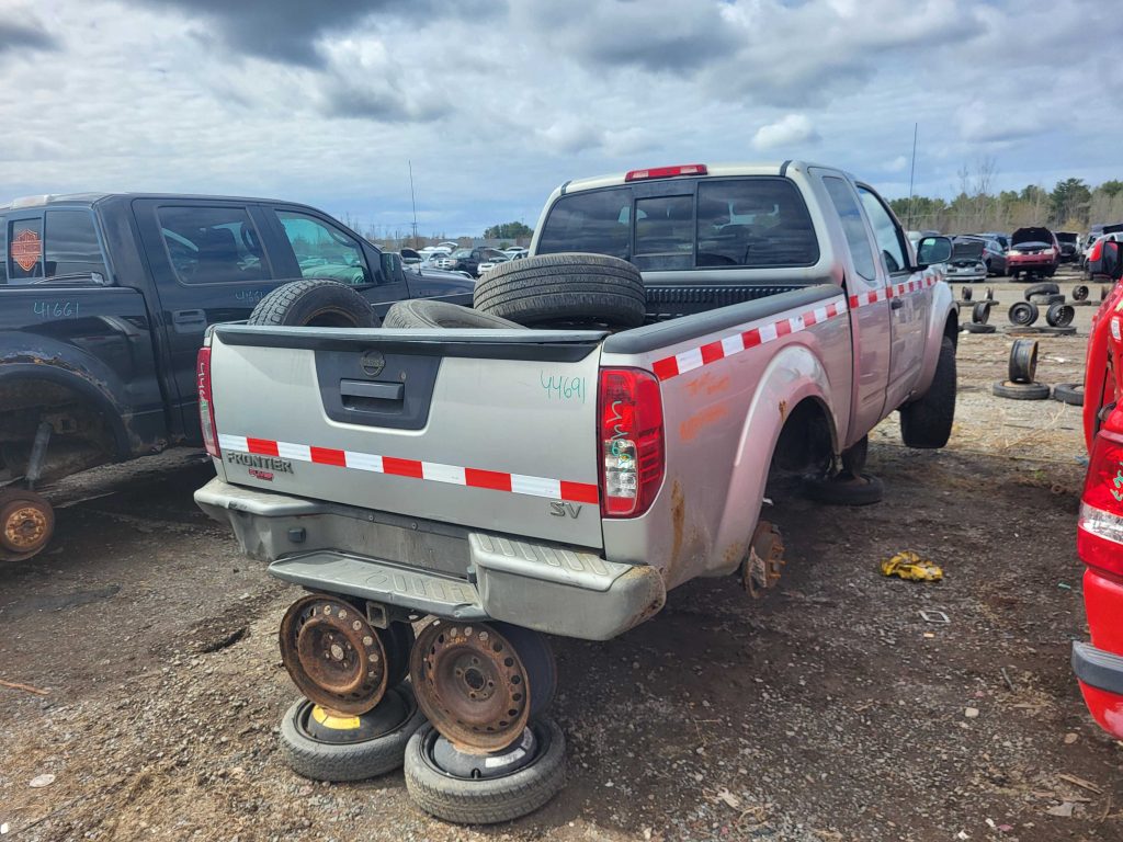 NISSAN FRONTIER 2017