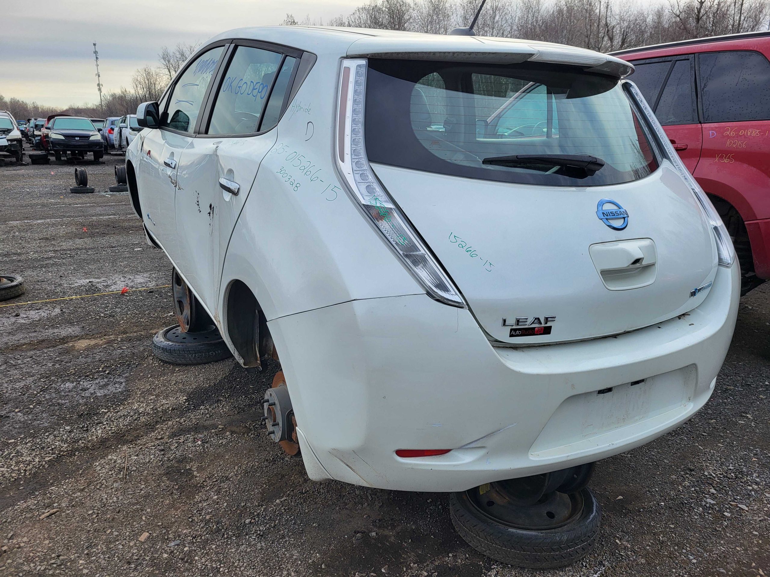 NISSAN LEAF 2015