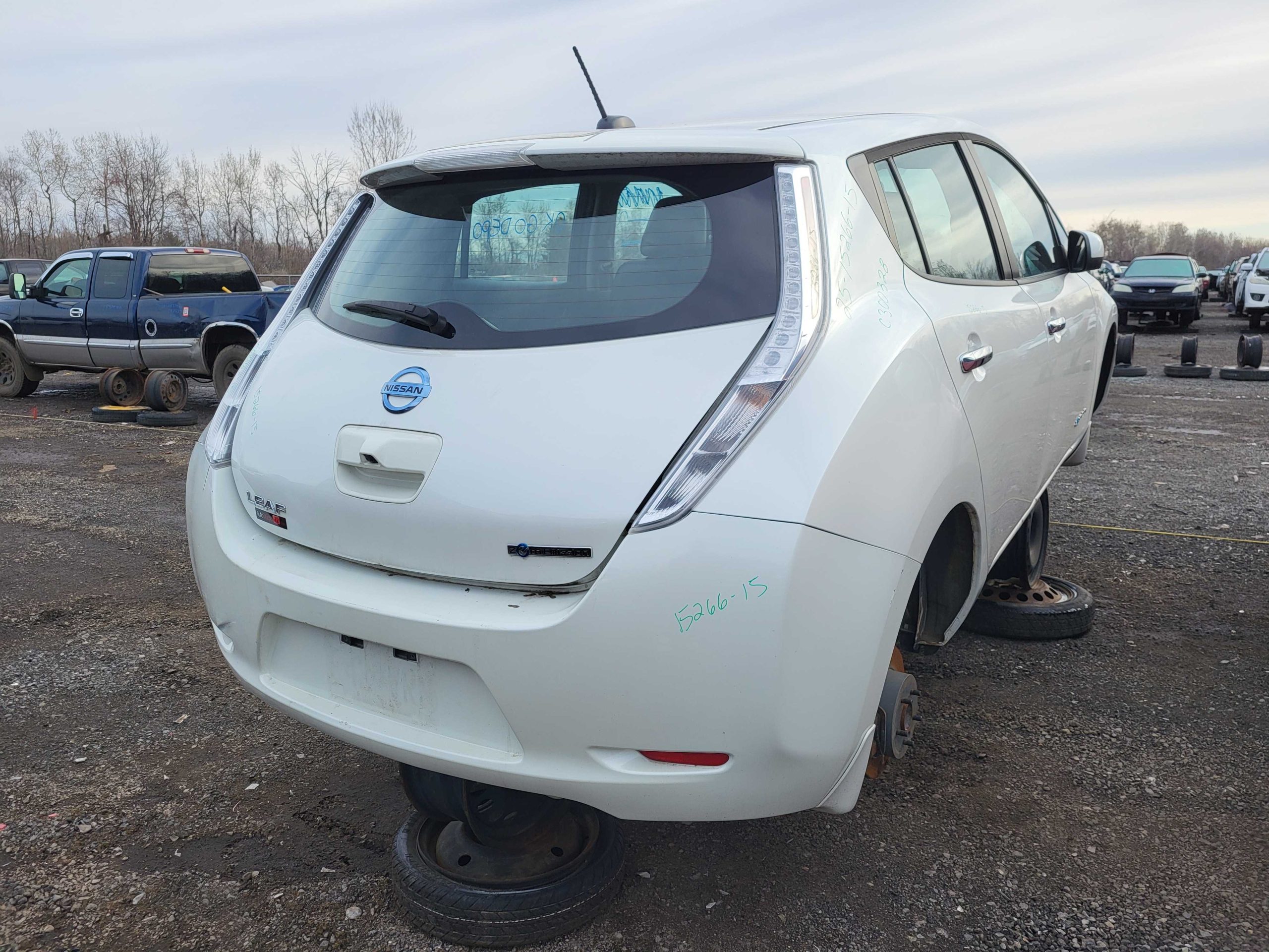 NISSAN LEAF 2015