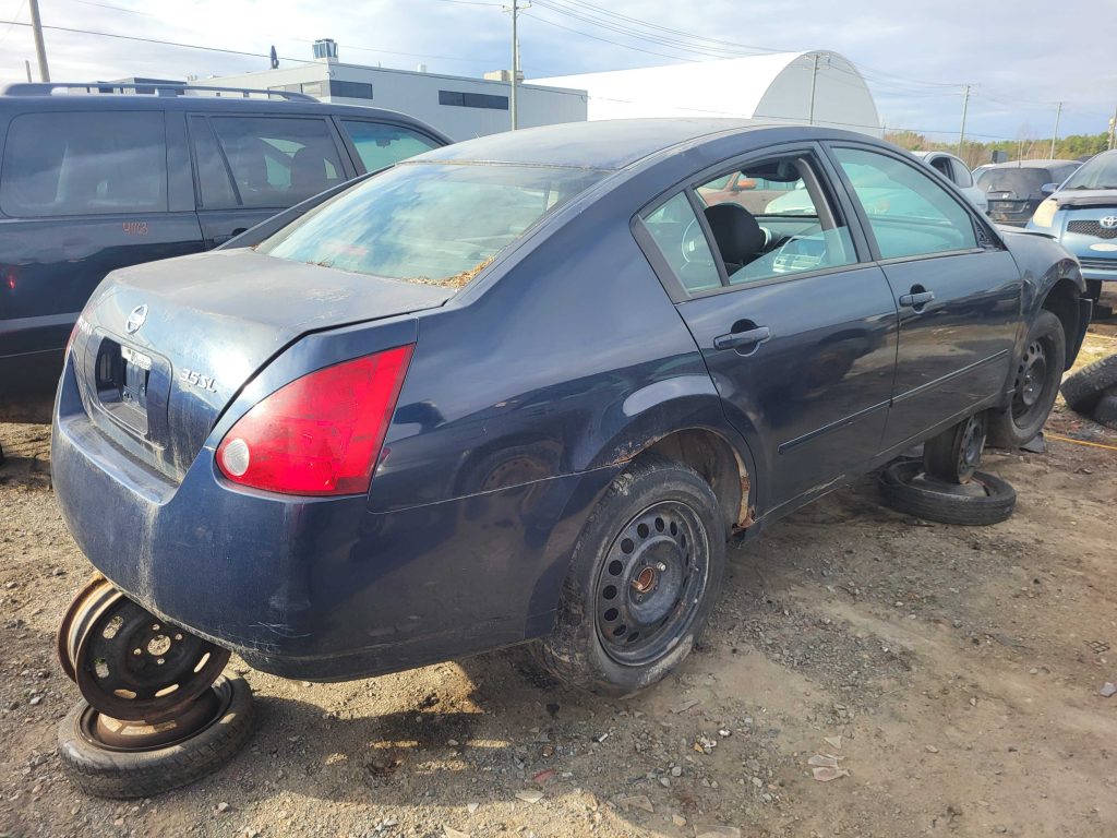 NISSAN MAXIMA 2004