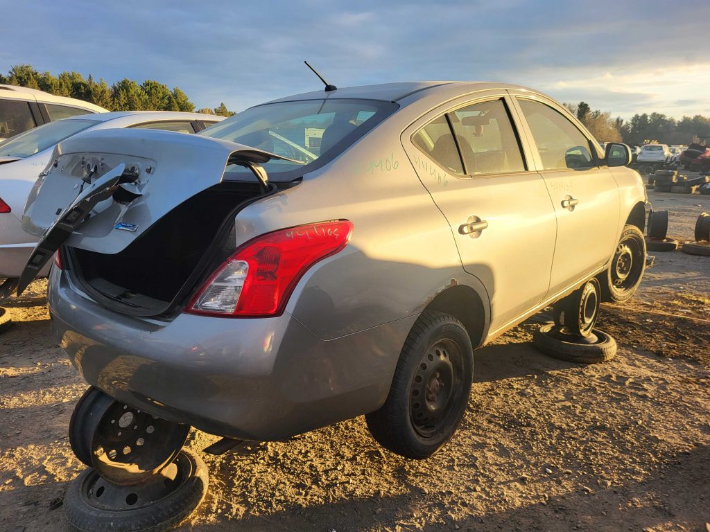 NISSAN VERSA 2012