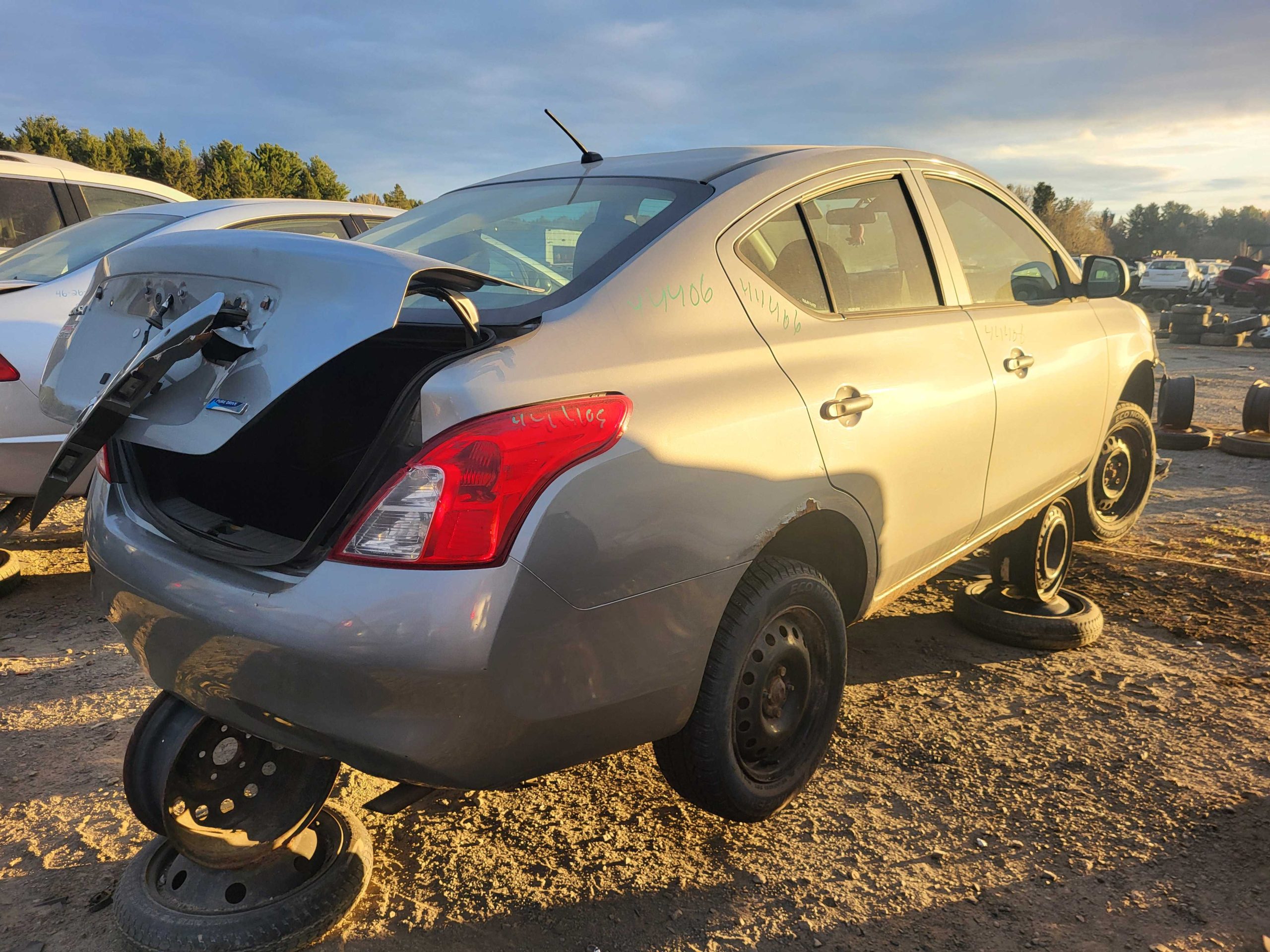 NISSAN VERSA 2012