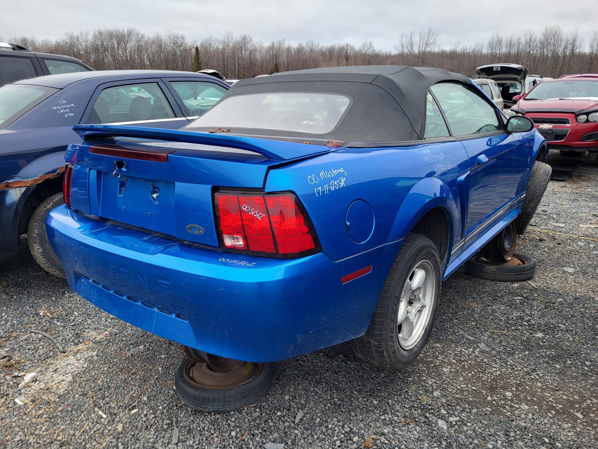 FORD MUSTANG 2000