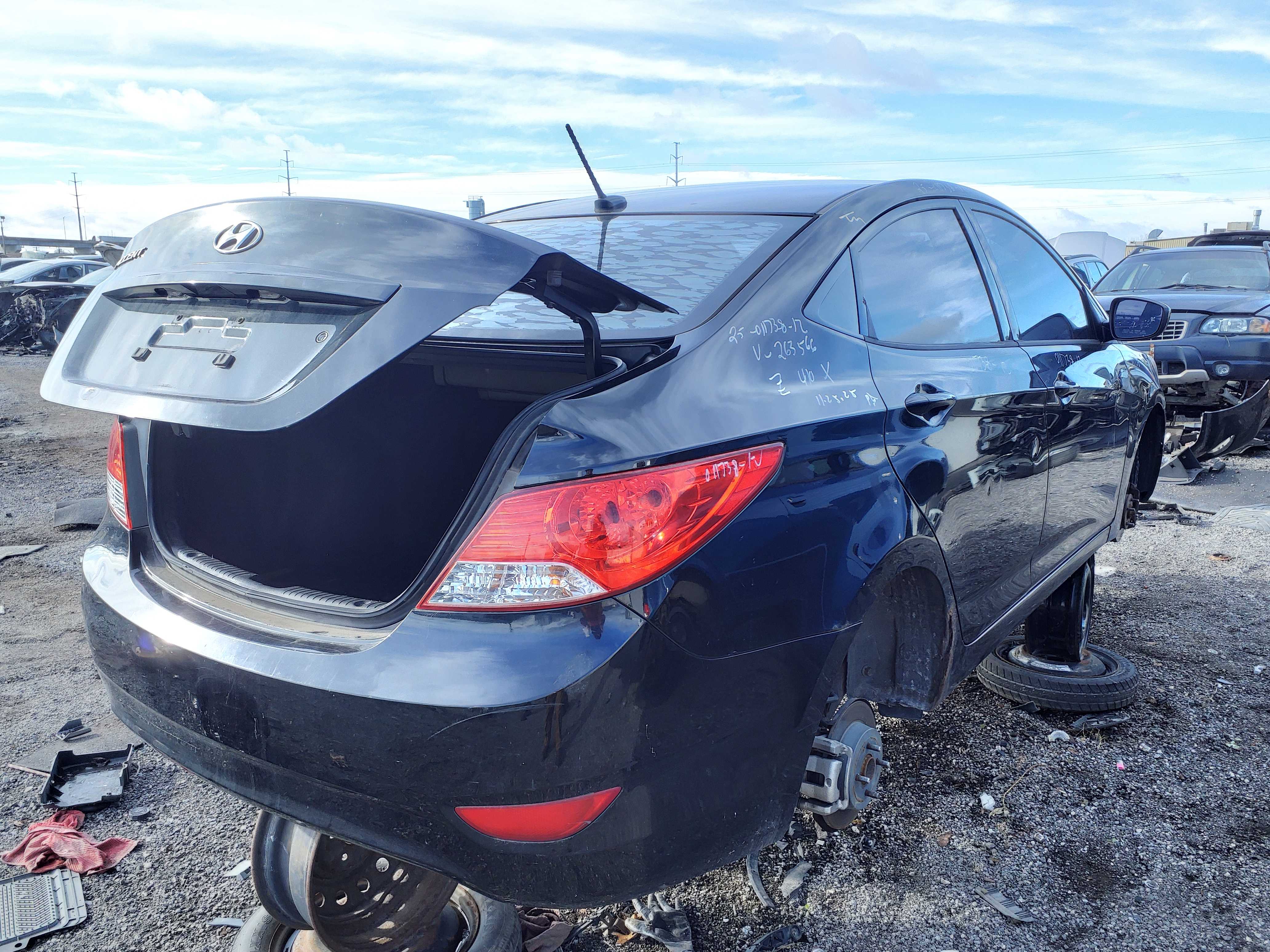 HYUNDAI ACCENT 2012