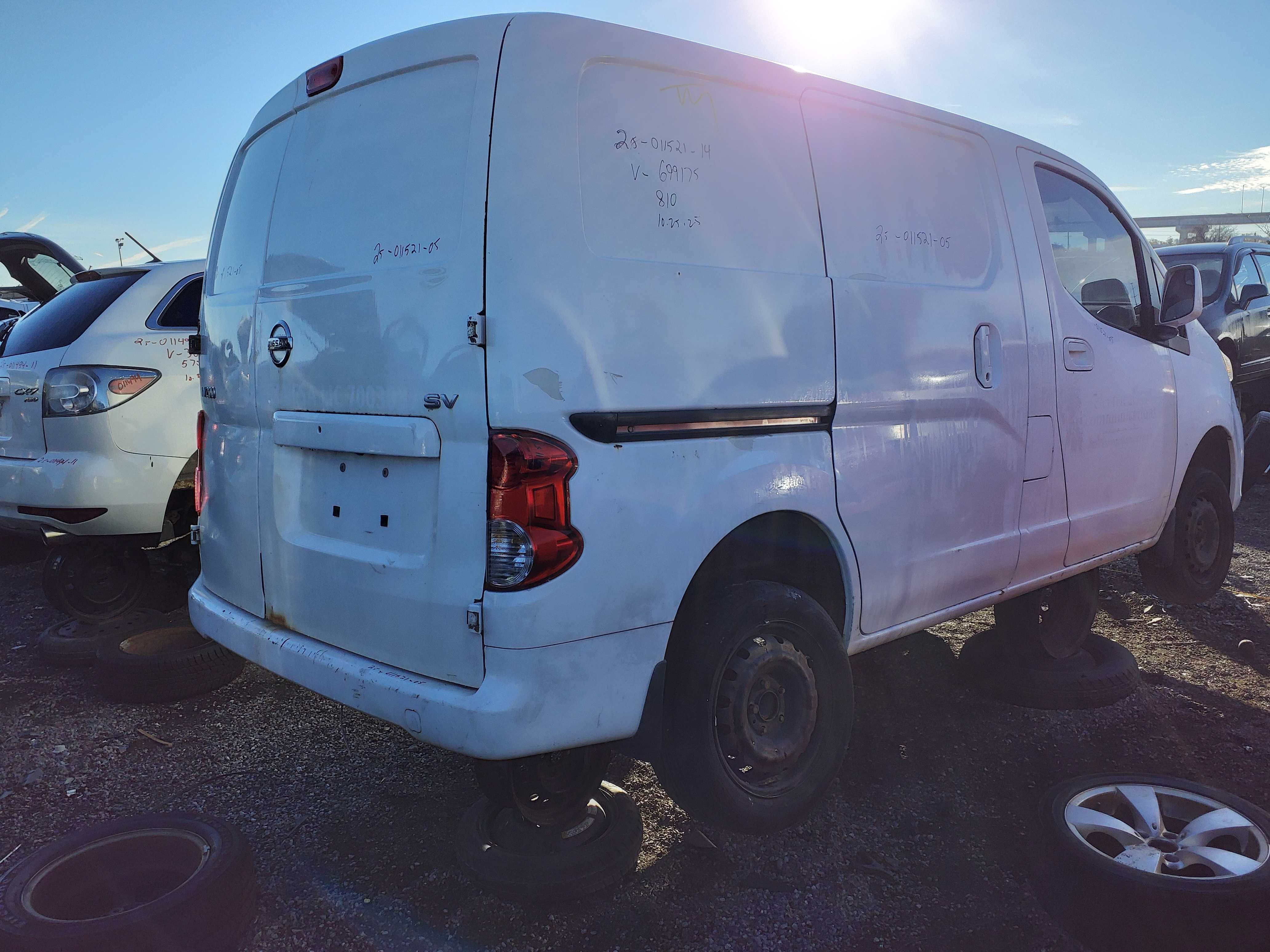 NISSAN NV 2014