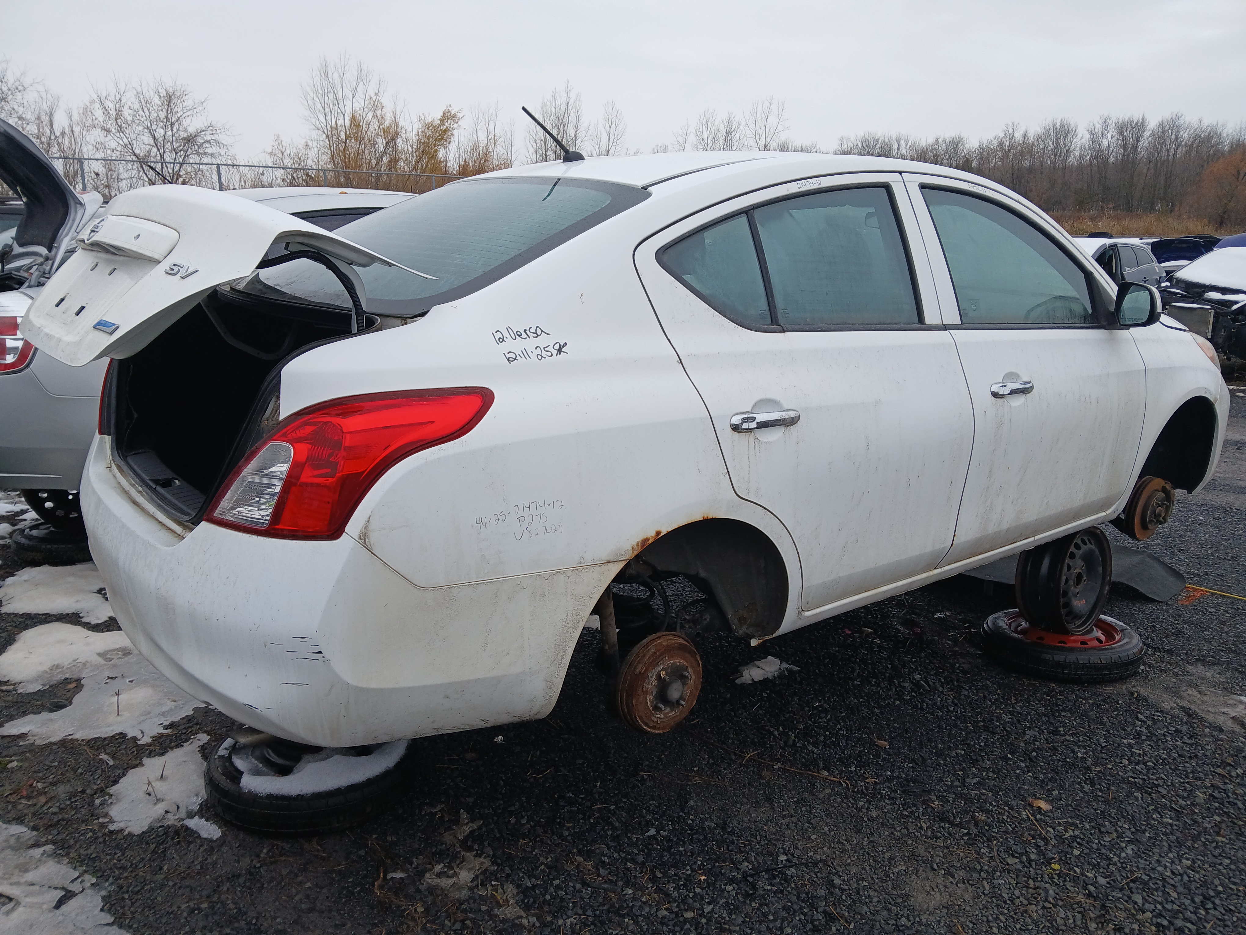 NISSAN VERSA 2012