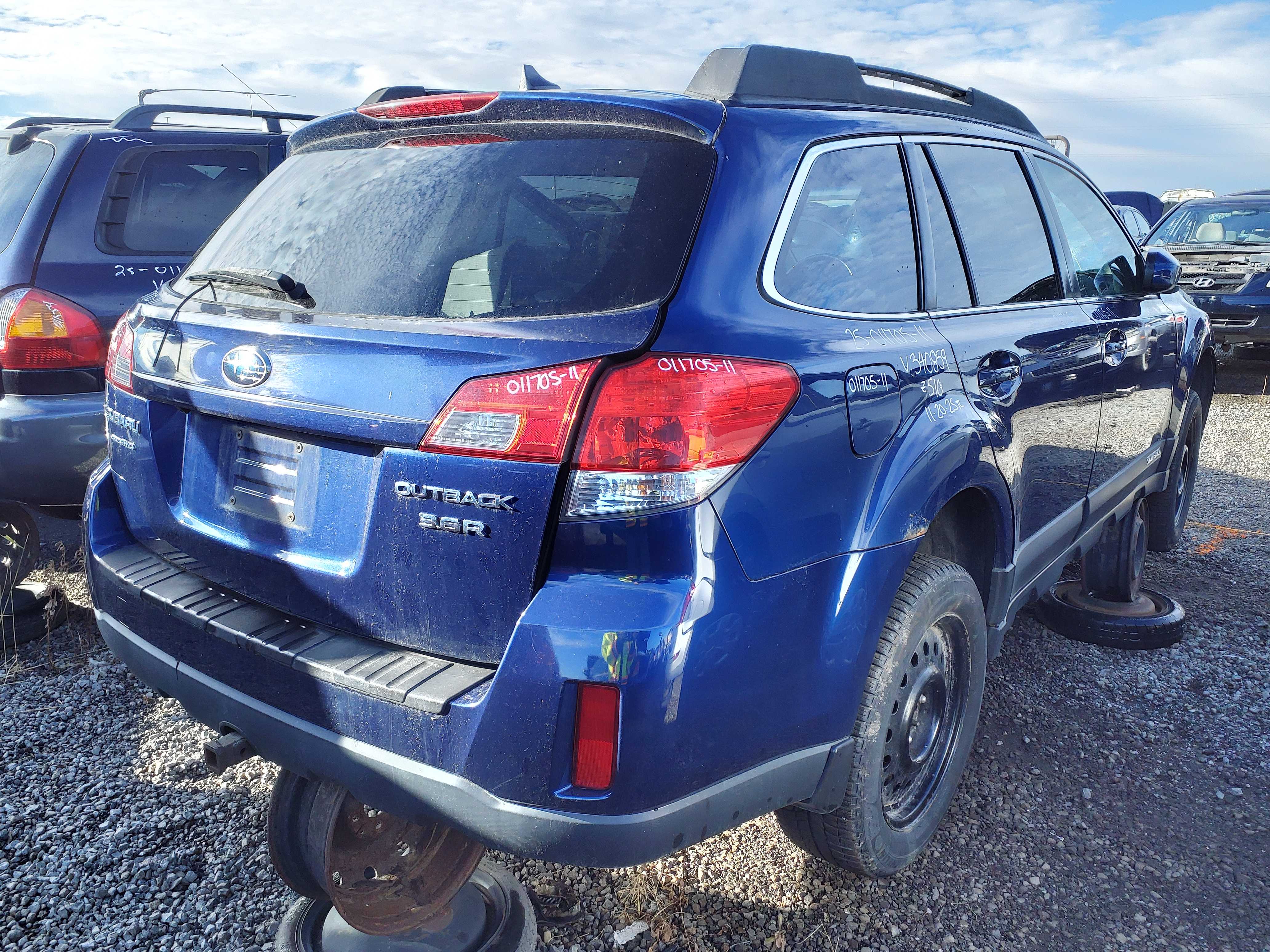 SUBARU OUTBACK 2011