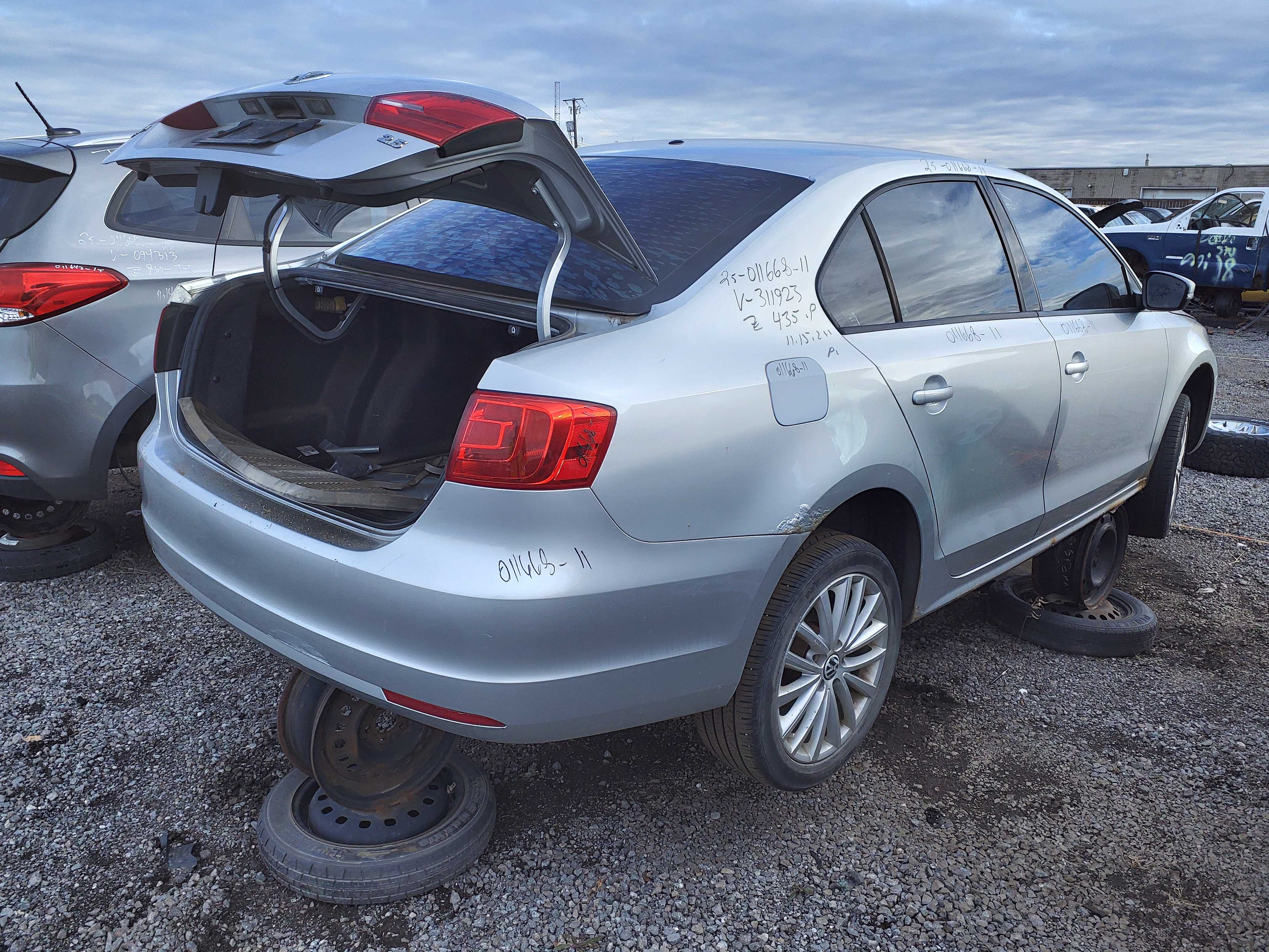 VOLKSWAGEN JETTA 2011