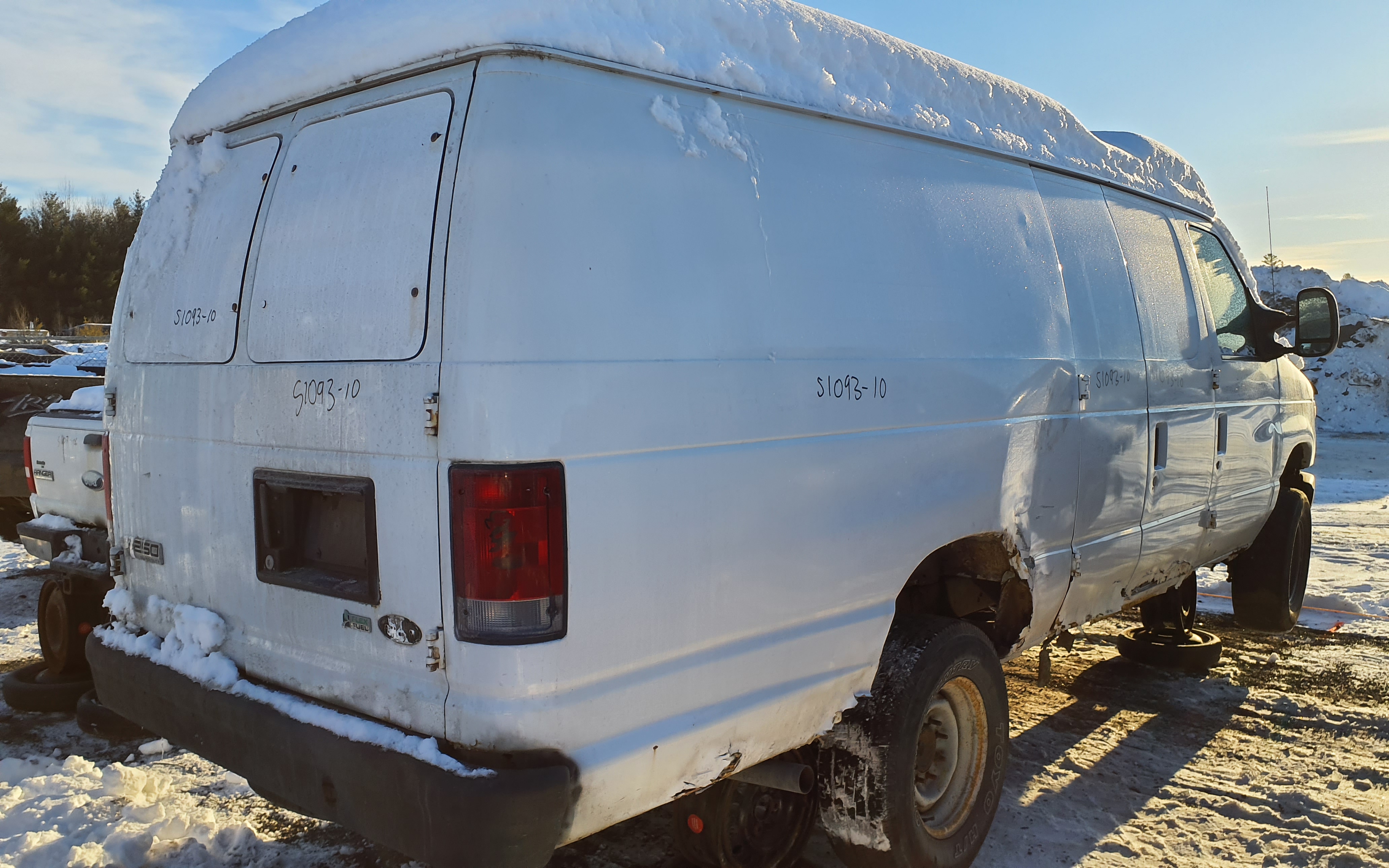 FORD ECONOLINE 2010