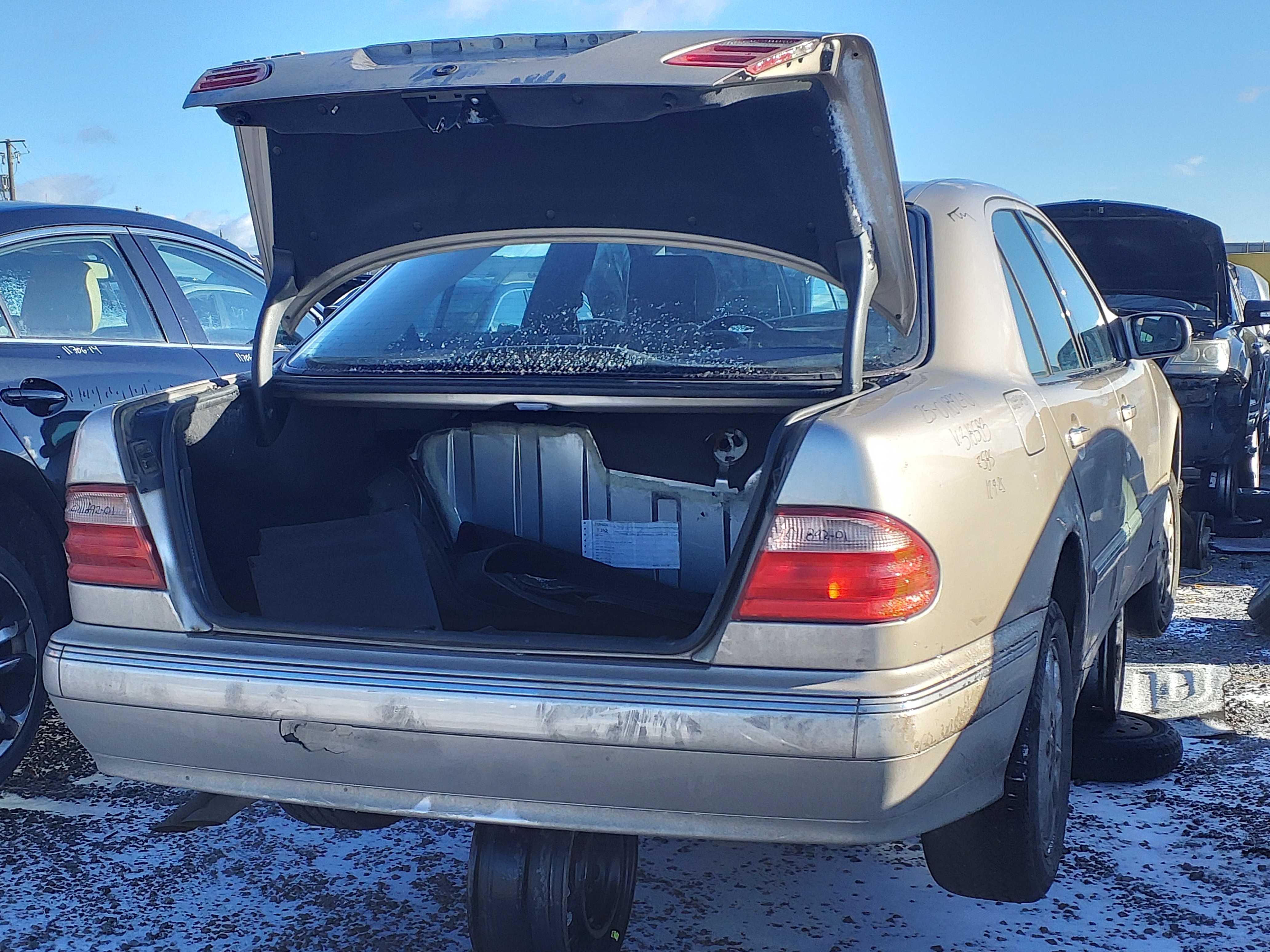 MERCEDES-BENZ E-CLASS 2001