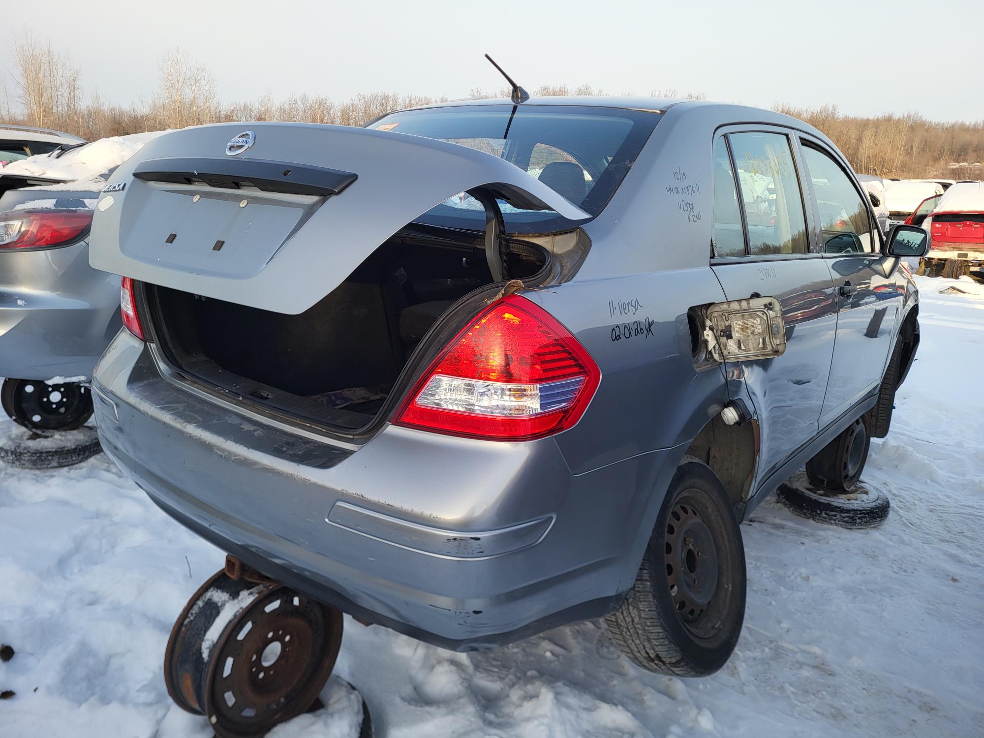 NISSAN VERSA 2011