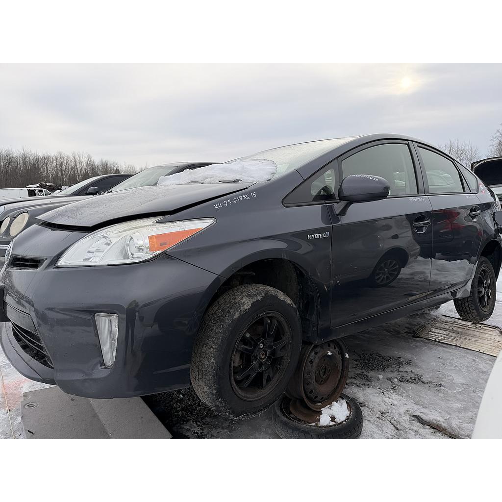 TOYOTA PRIUS 2015