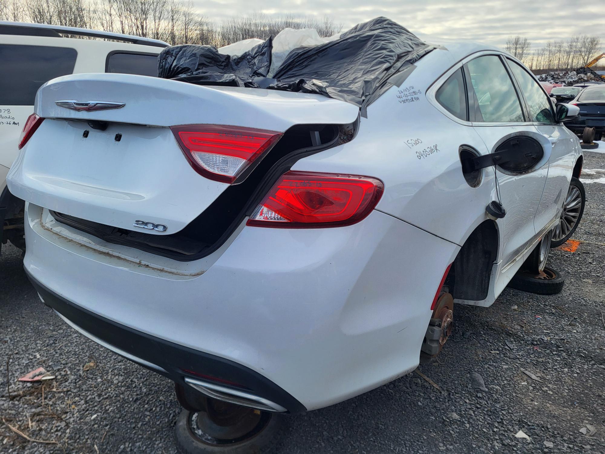 CHRYSLER 200 2015