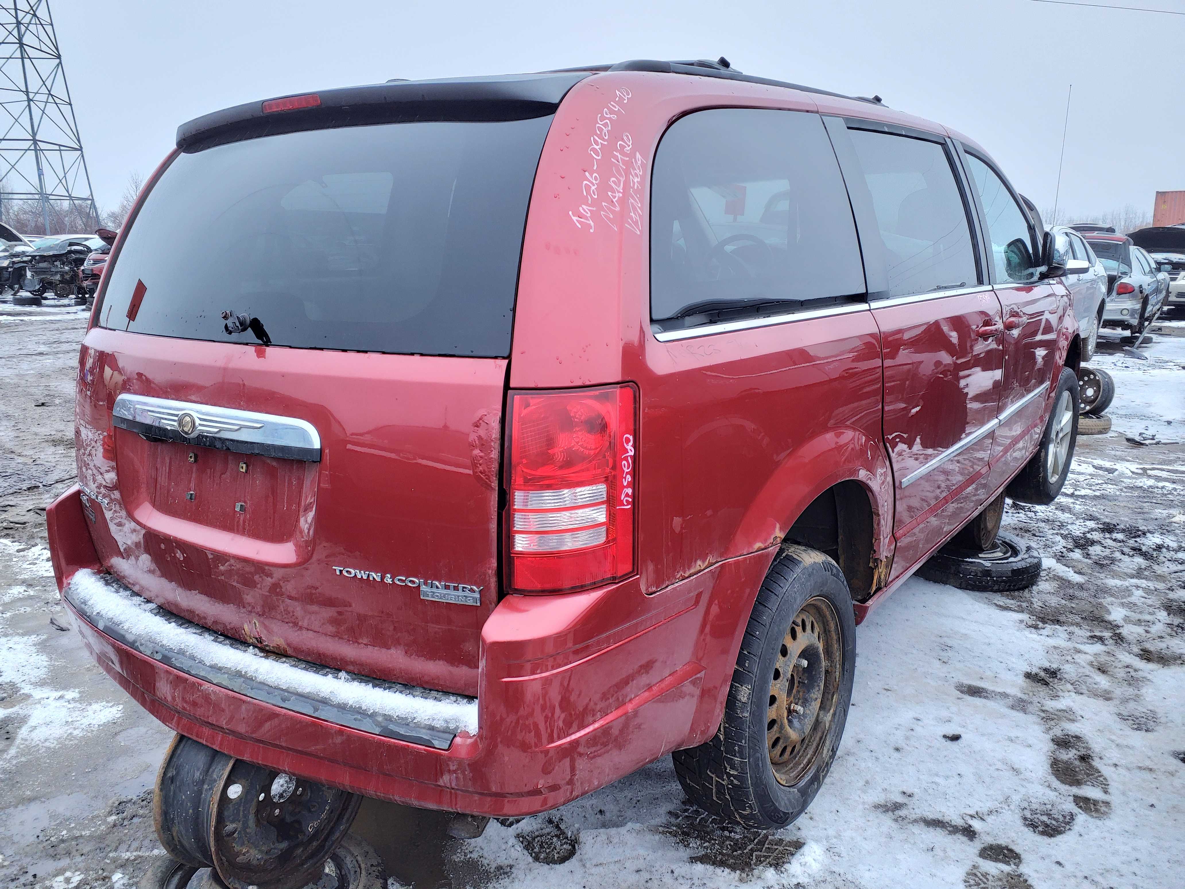 CHRYSLER TOWN & COUNTRY 2010