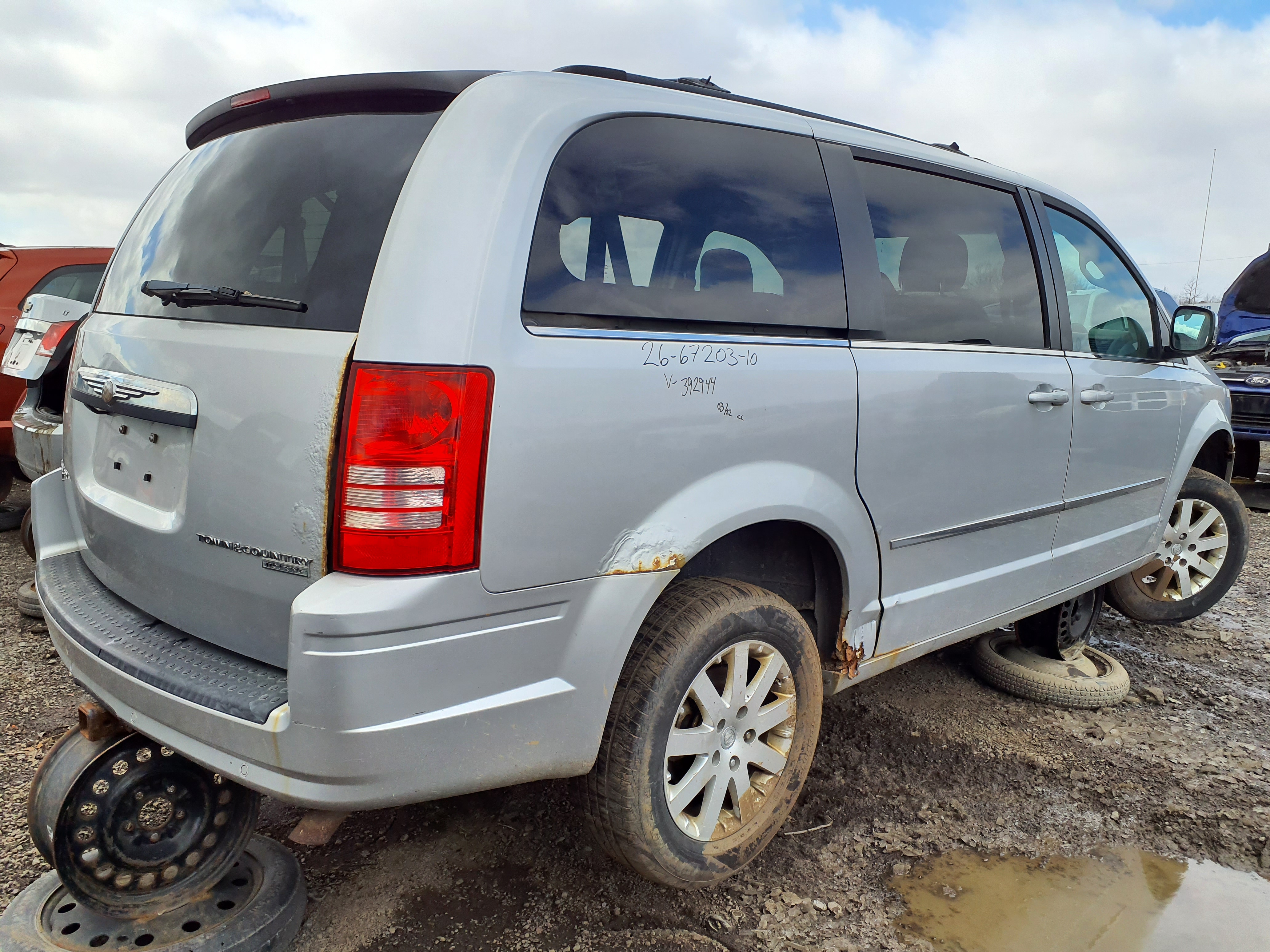 CHRYSLER TOWN & COUNTRY 2010