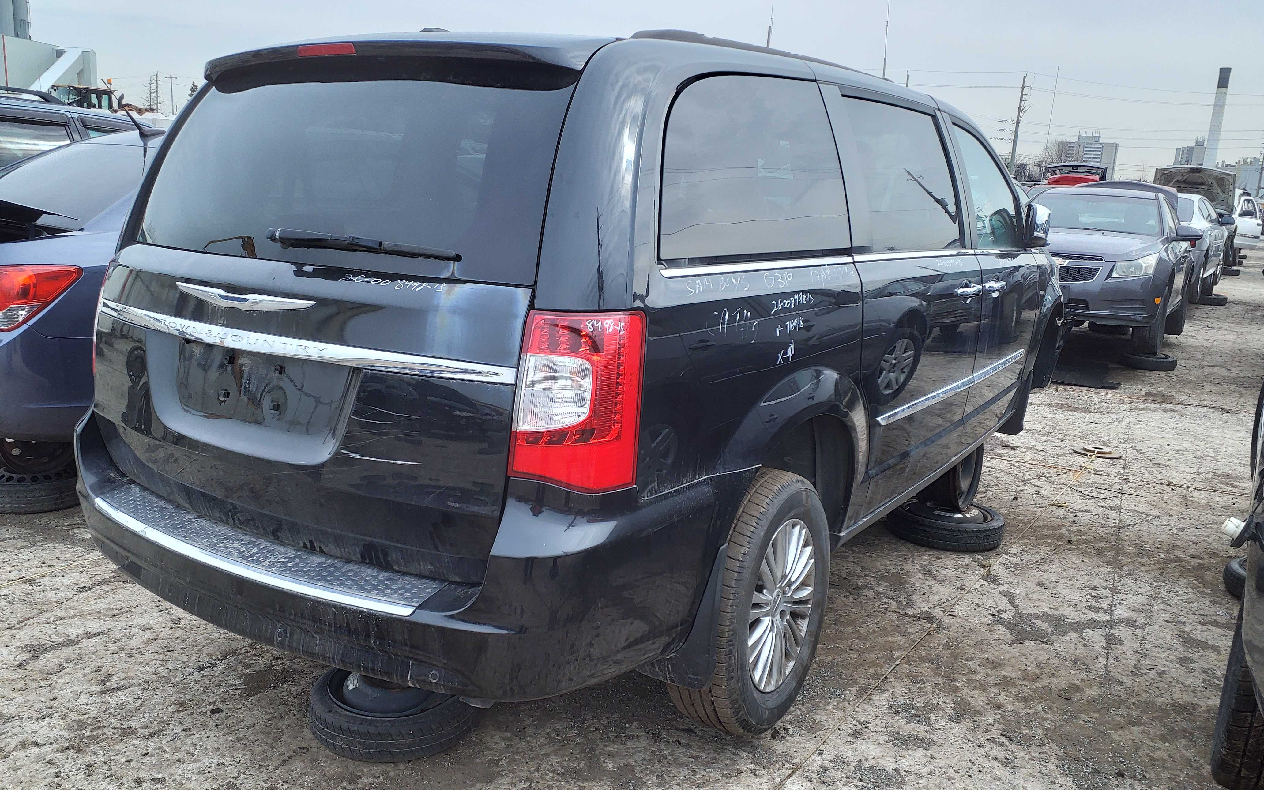 CHRYSLER TOWN & COUNTRY 2015