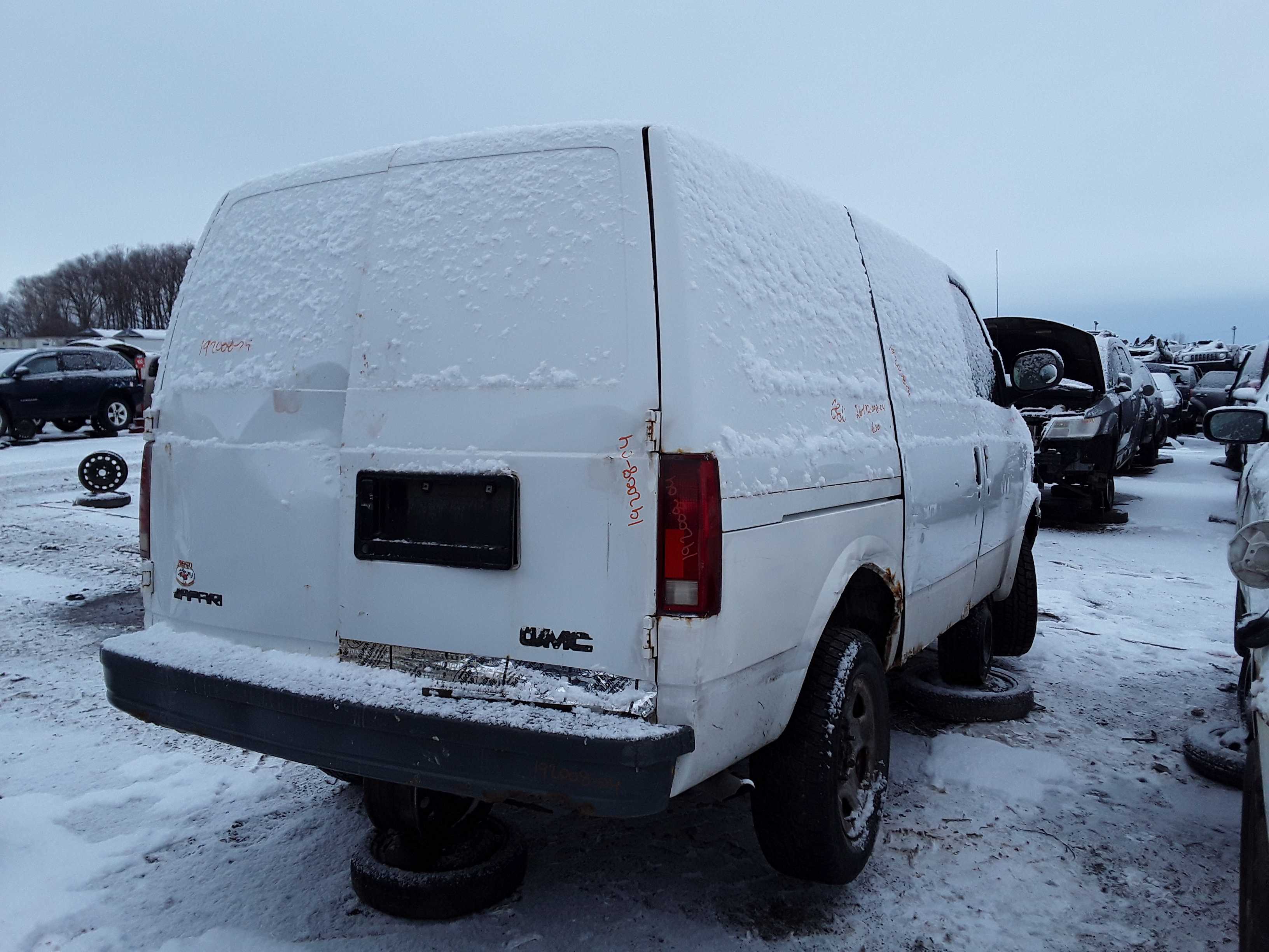GMC SAFARI 2004