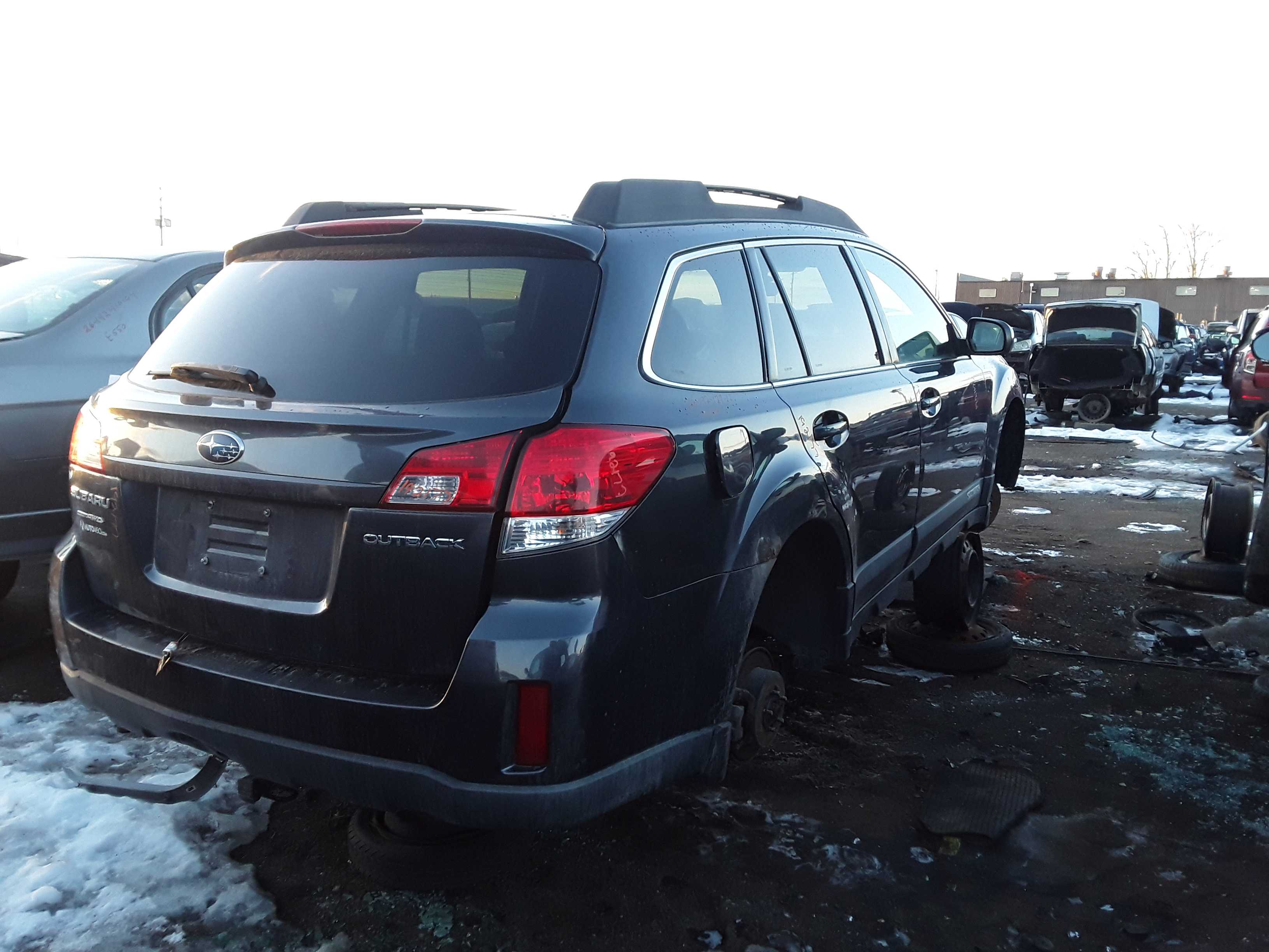 SUBARU OUTBACK 2011