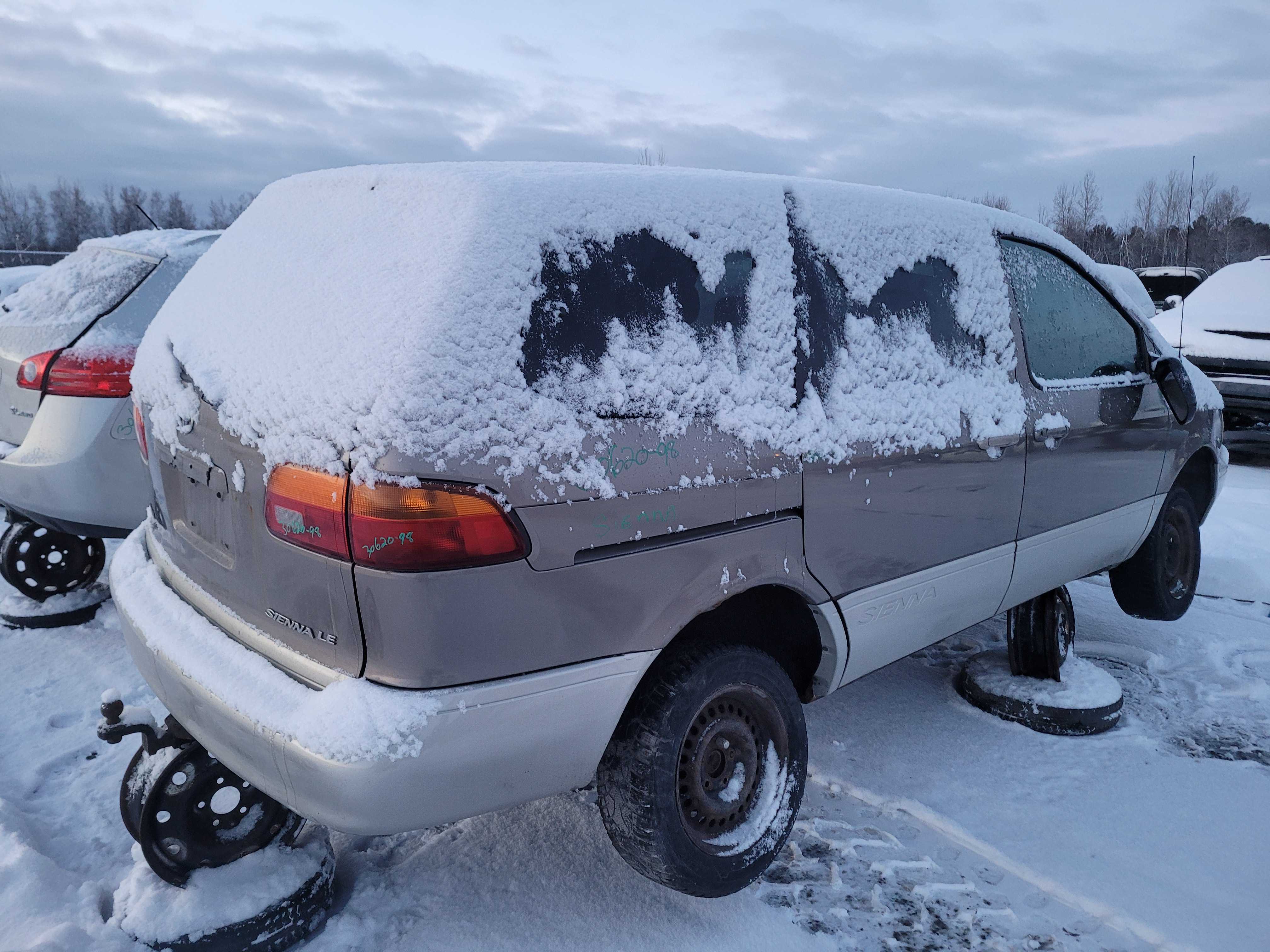 TOYOTA SIENNA 1998