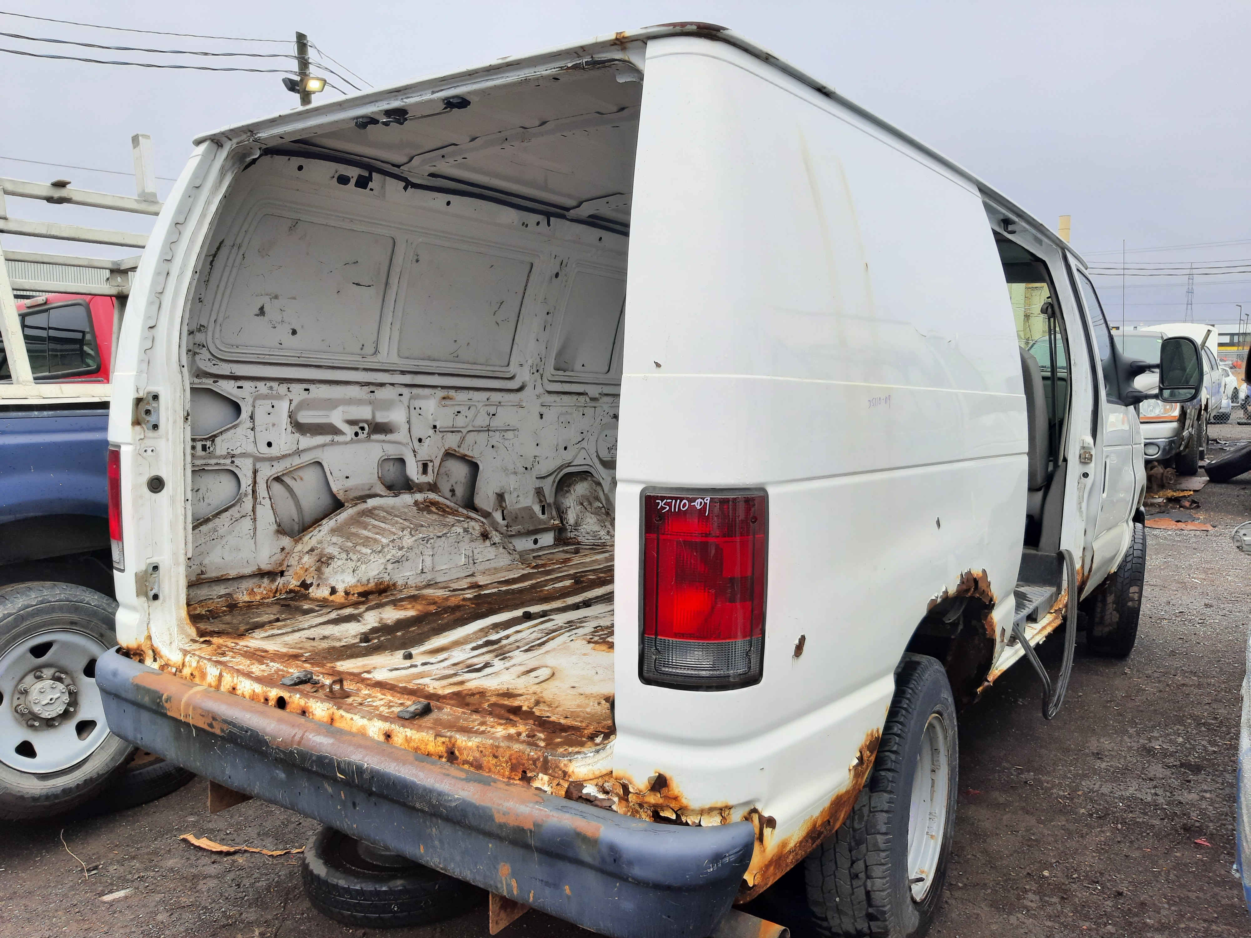 FORD ECONOLINE 2009