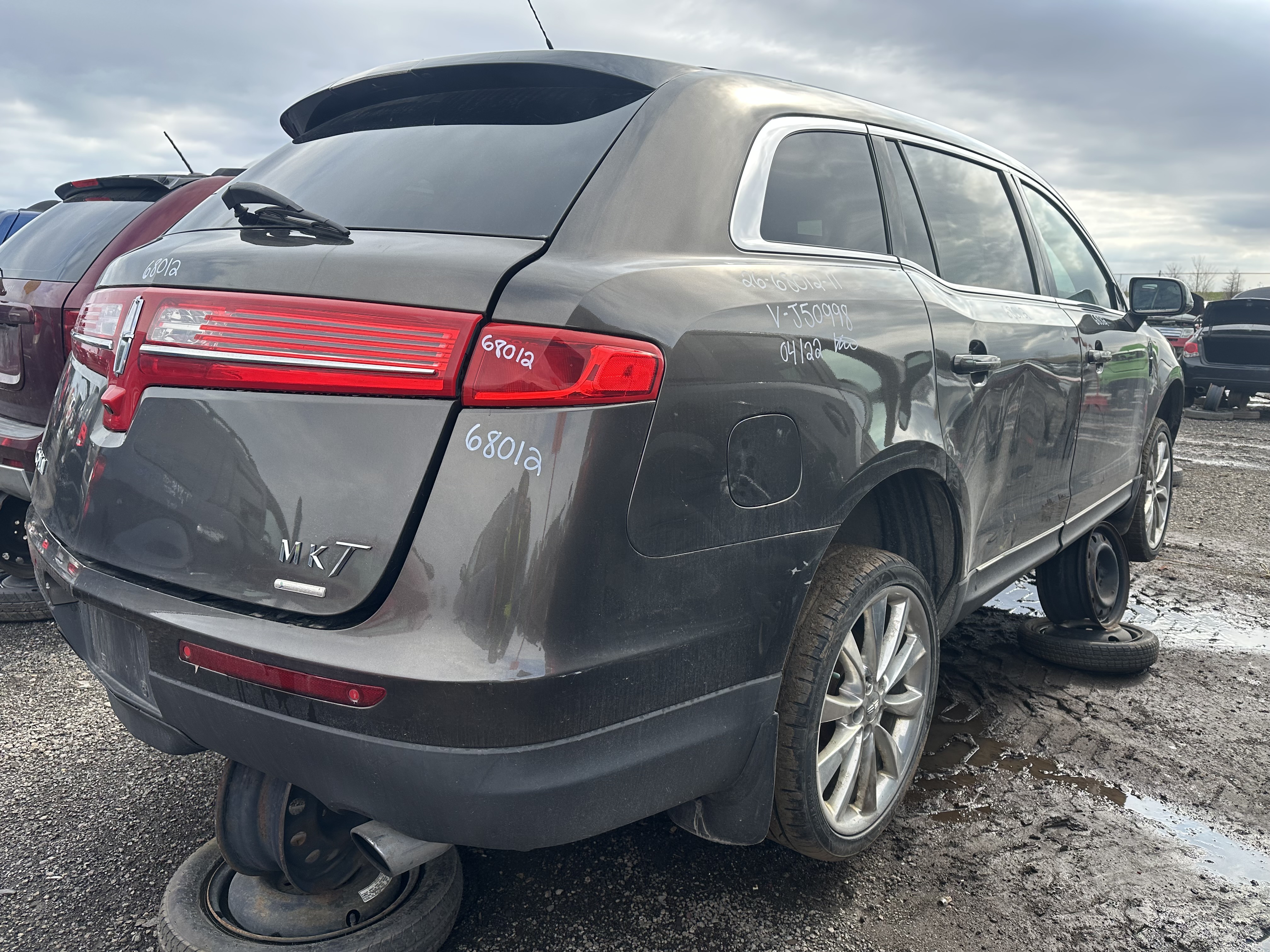 LINCOLN MKT 2011
