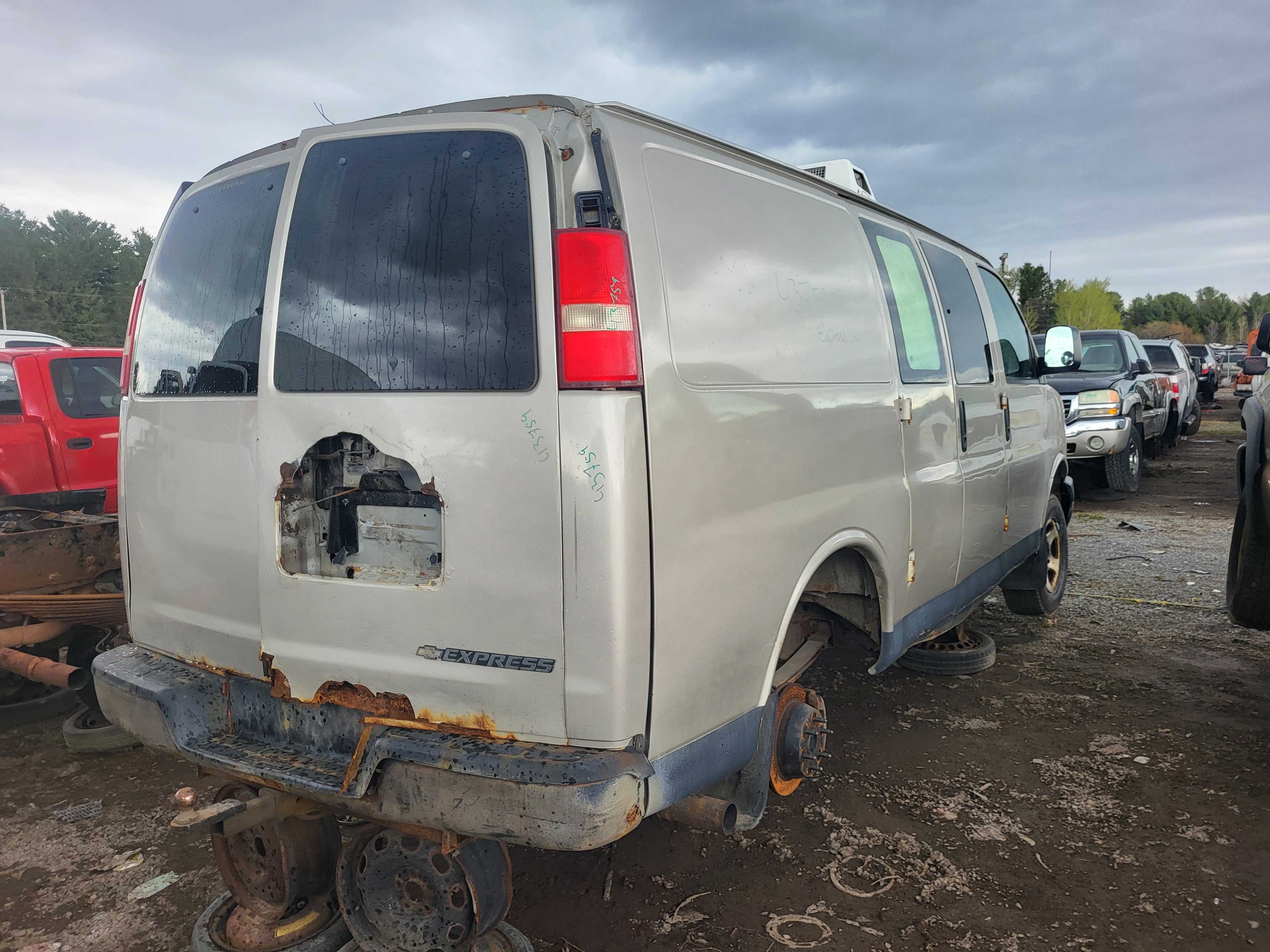 CHEVROLET EXPRESS VAN 2005