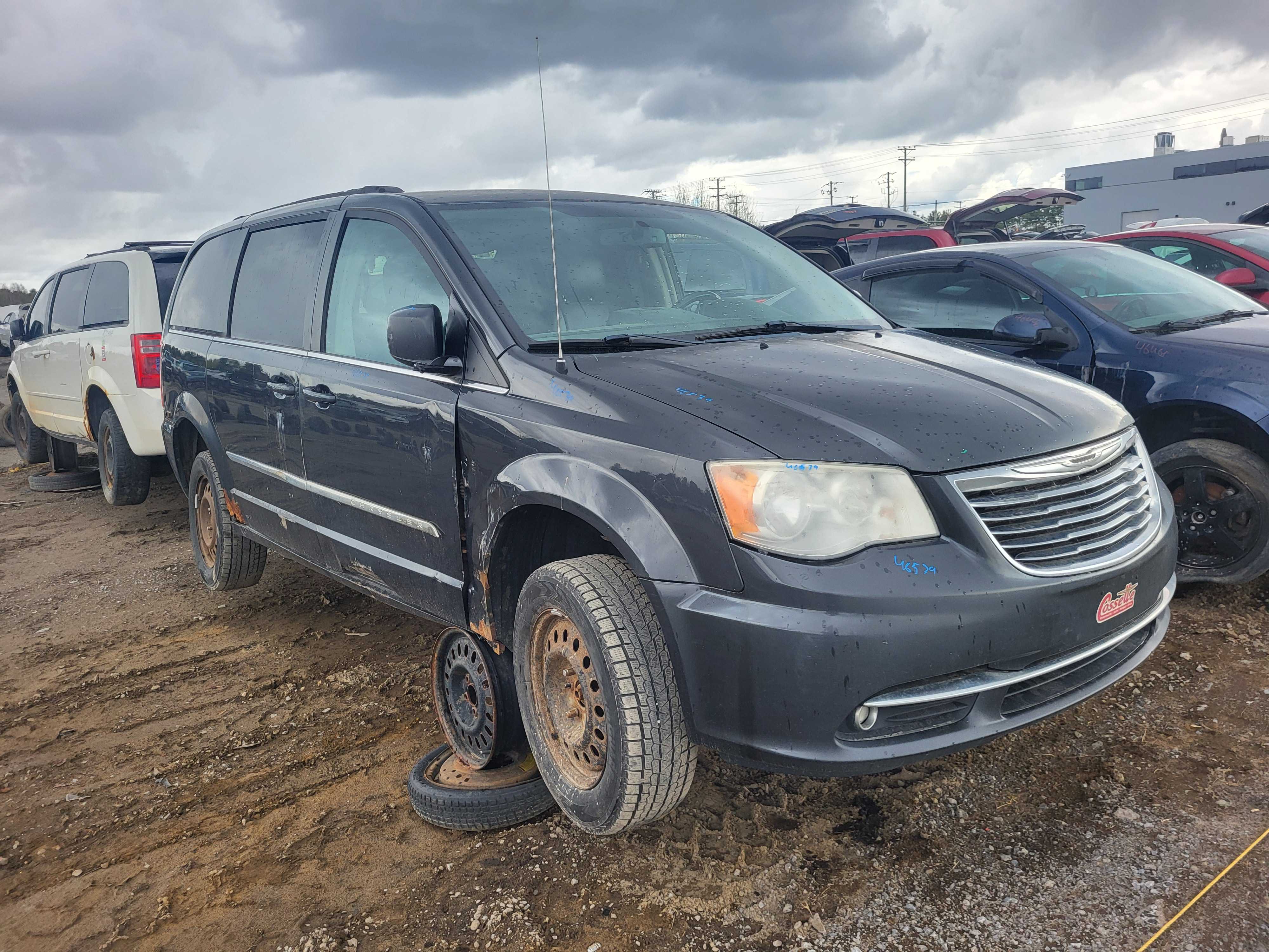 CHRYSLER TOWN & COUNTRY 2012