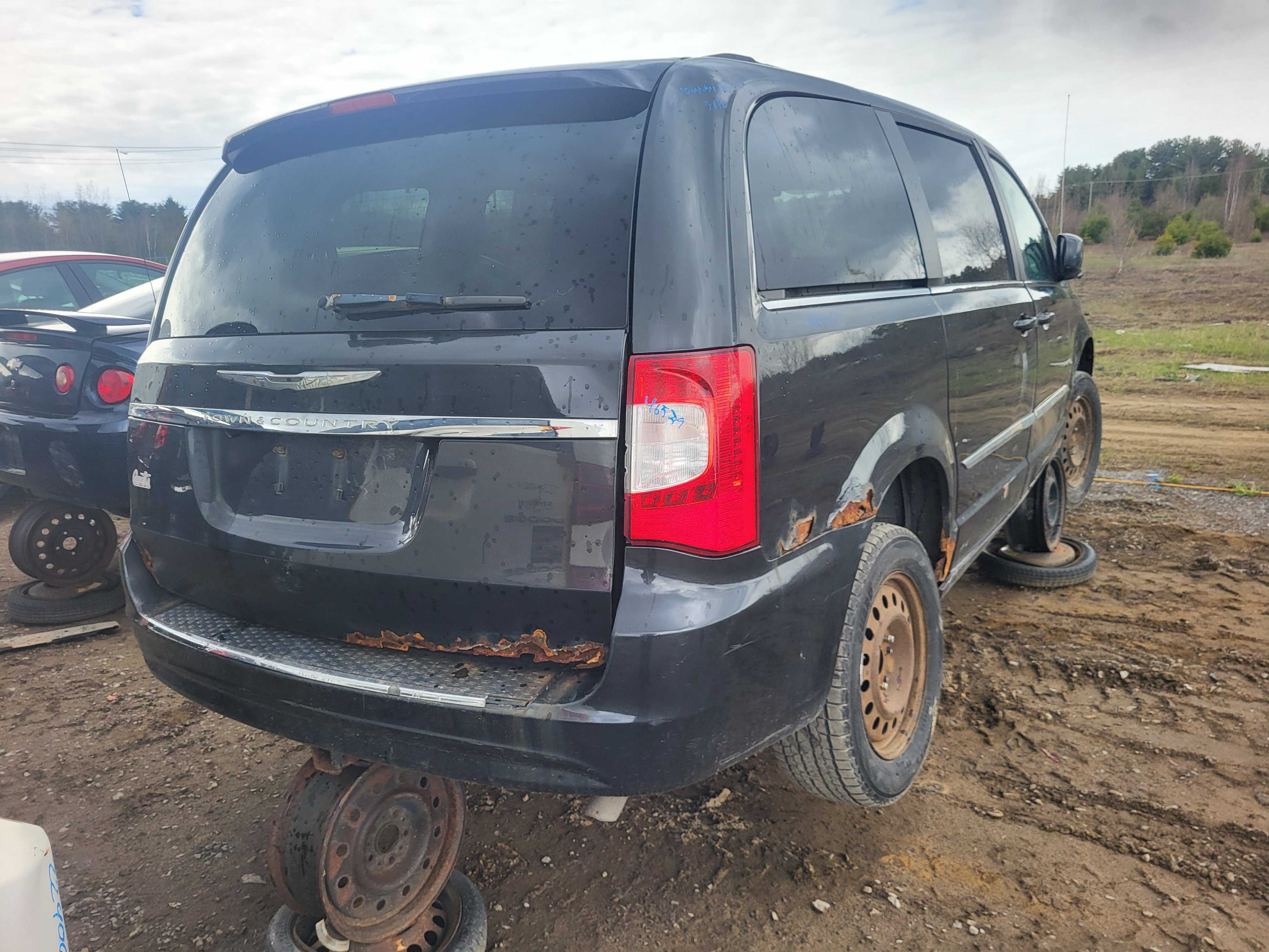 CHRYSLER TOWN & COUNTRY 2012