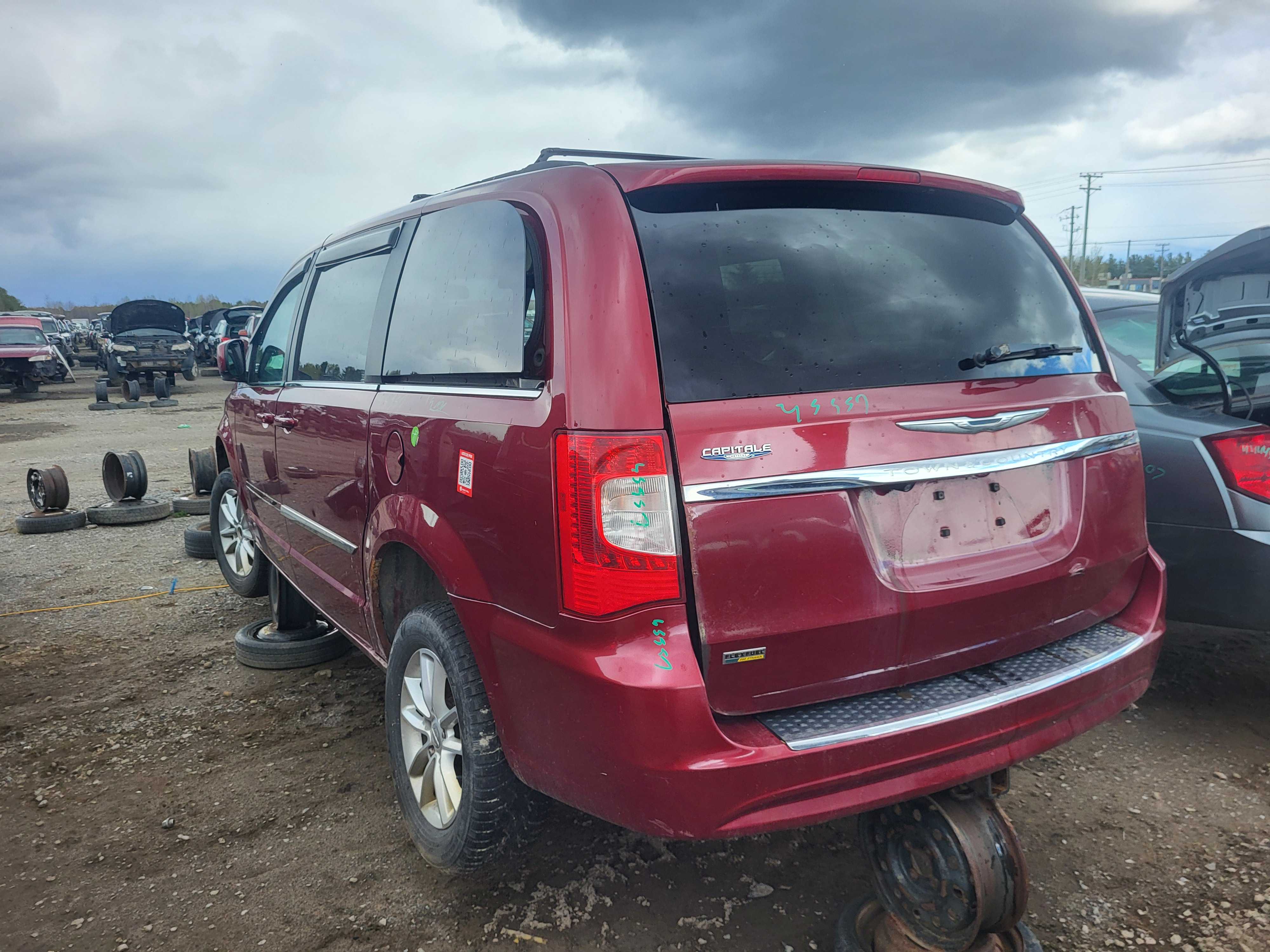 CHRYSLER TOWN & COUNTRY 2012