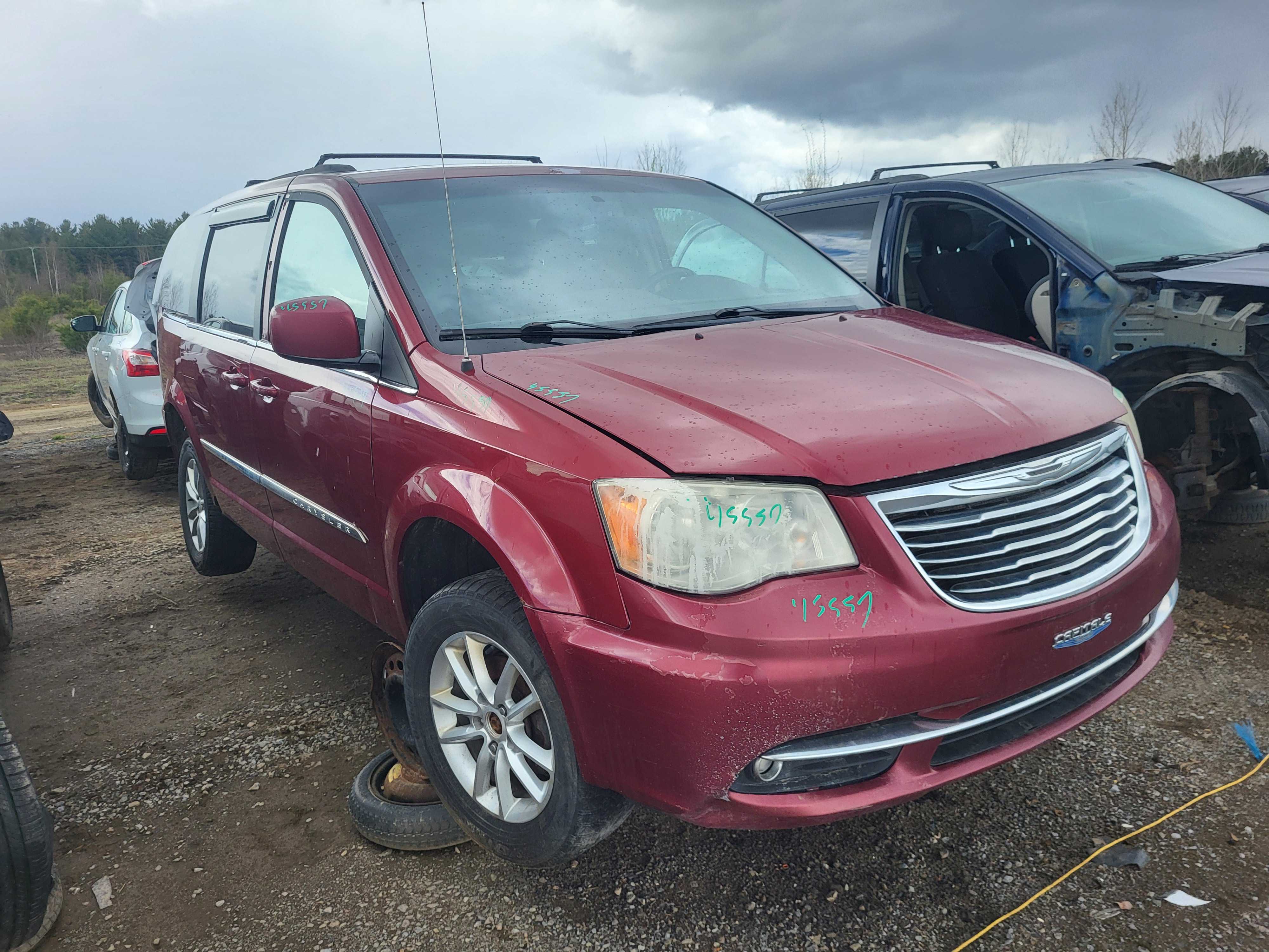 CHRYSLER TOWN & COUNTRY 2012