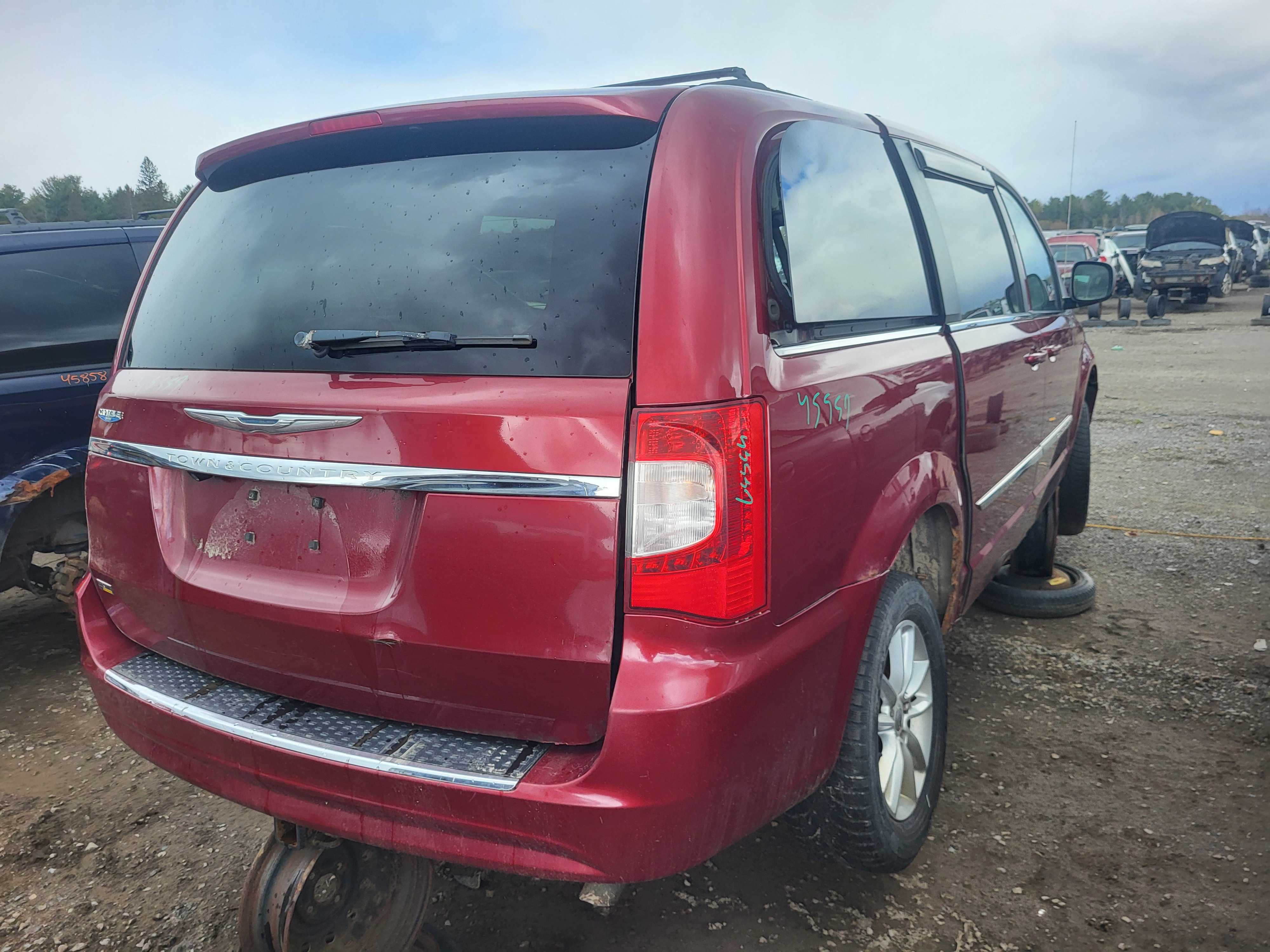CHRYSLER TOWN & COUNTRY 2012