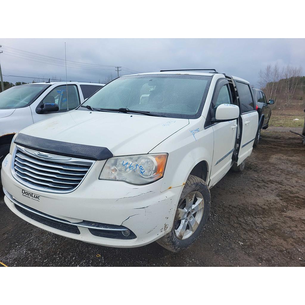 CHRYSLER TOWN & COUNTRY 2013