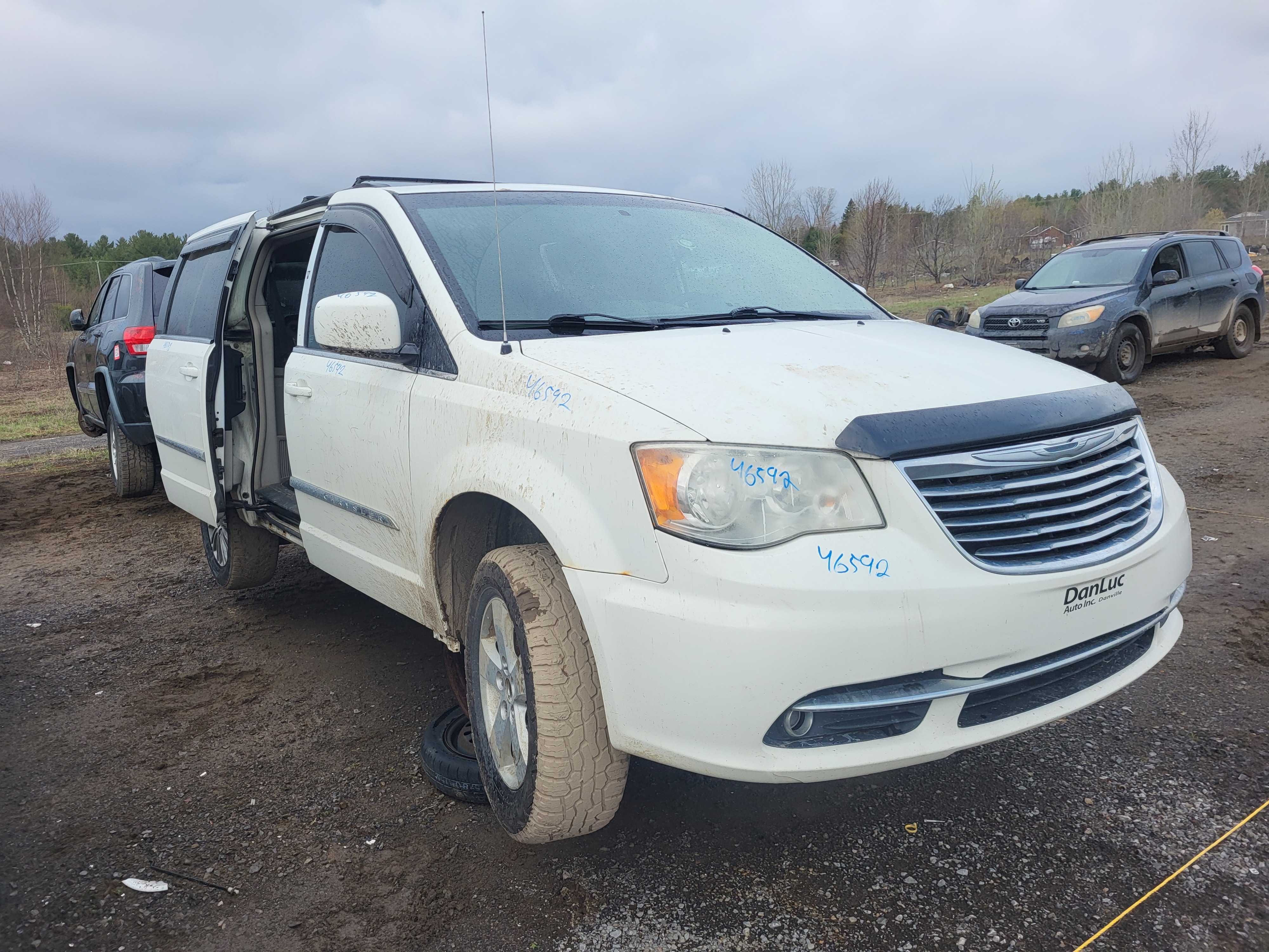 CHRYSLER TOWN & COUNTRY 2013