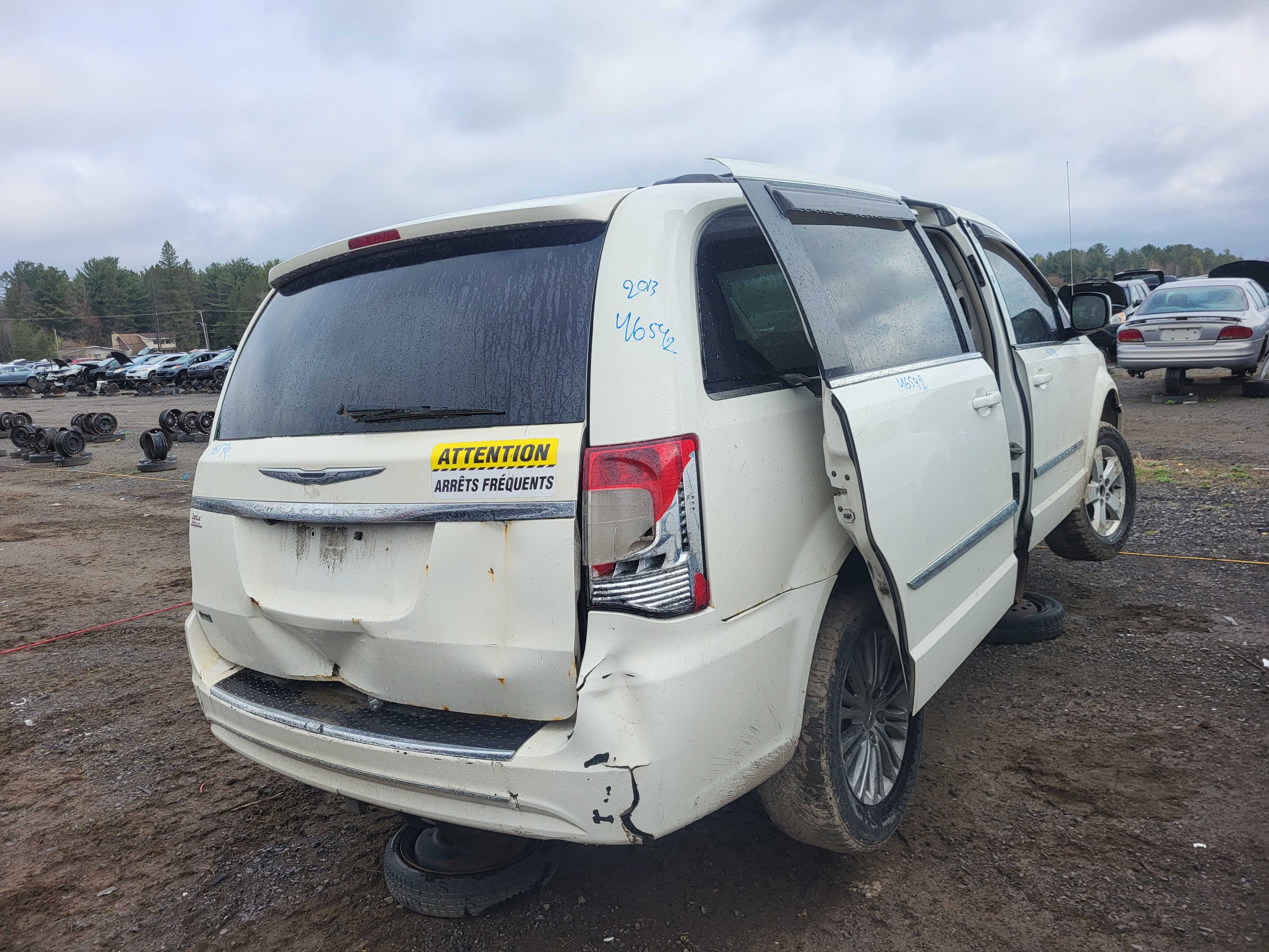CHRYSLER TOWN & COUNTRY 2013