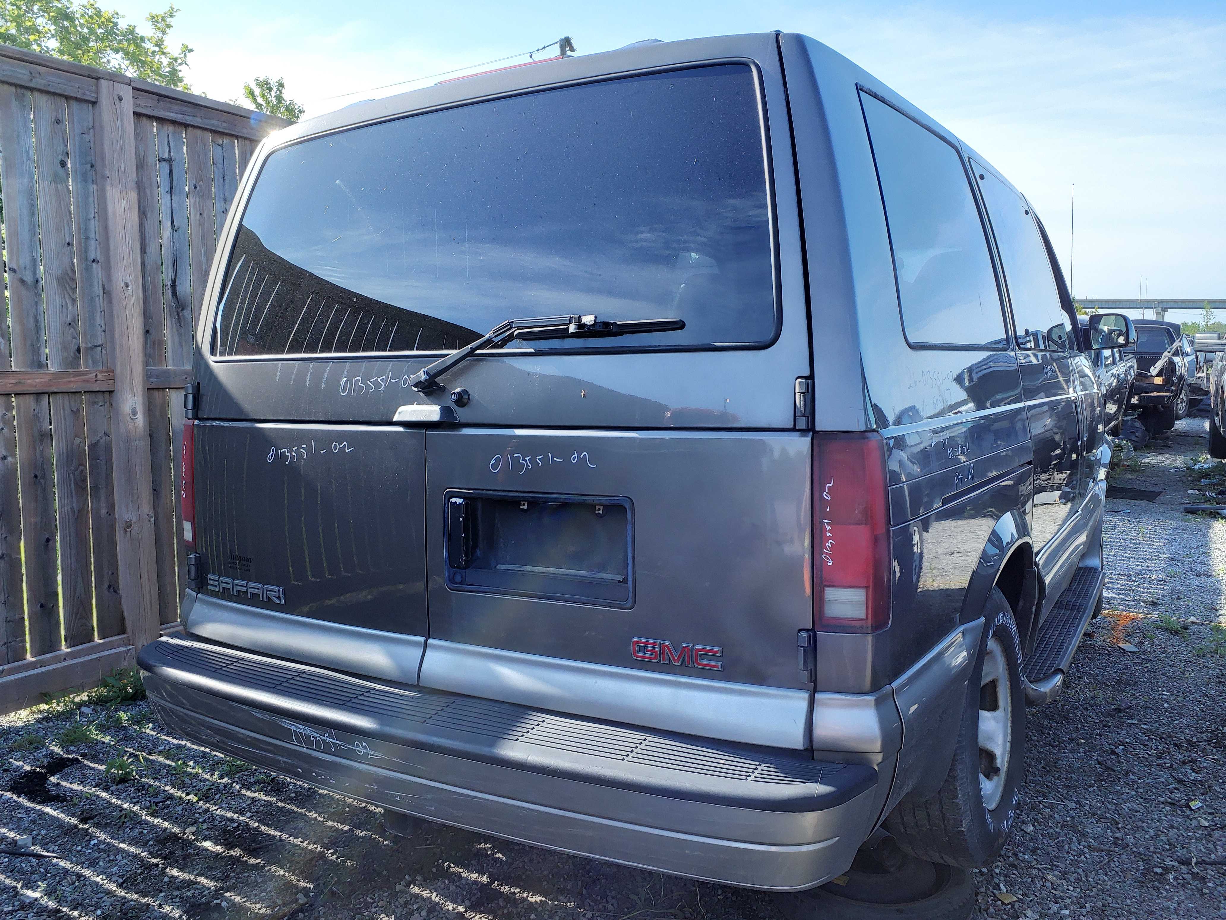 GMC SAFARI 2002
