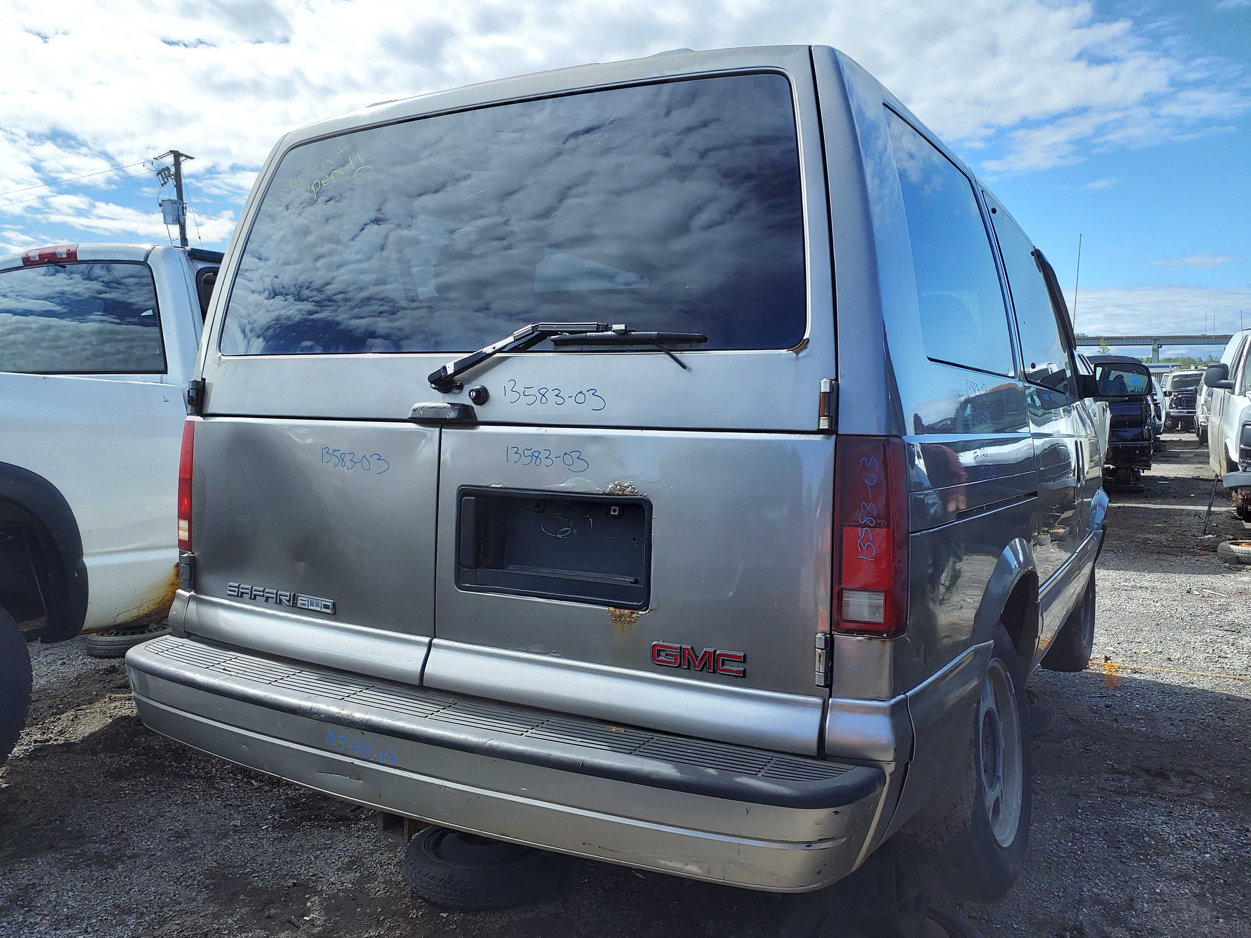 GMC SAFARI 2003
