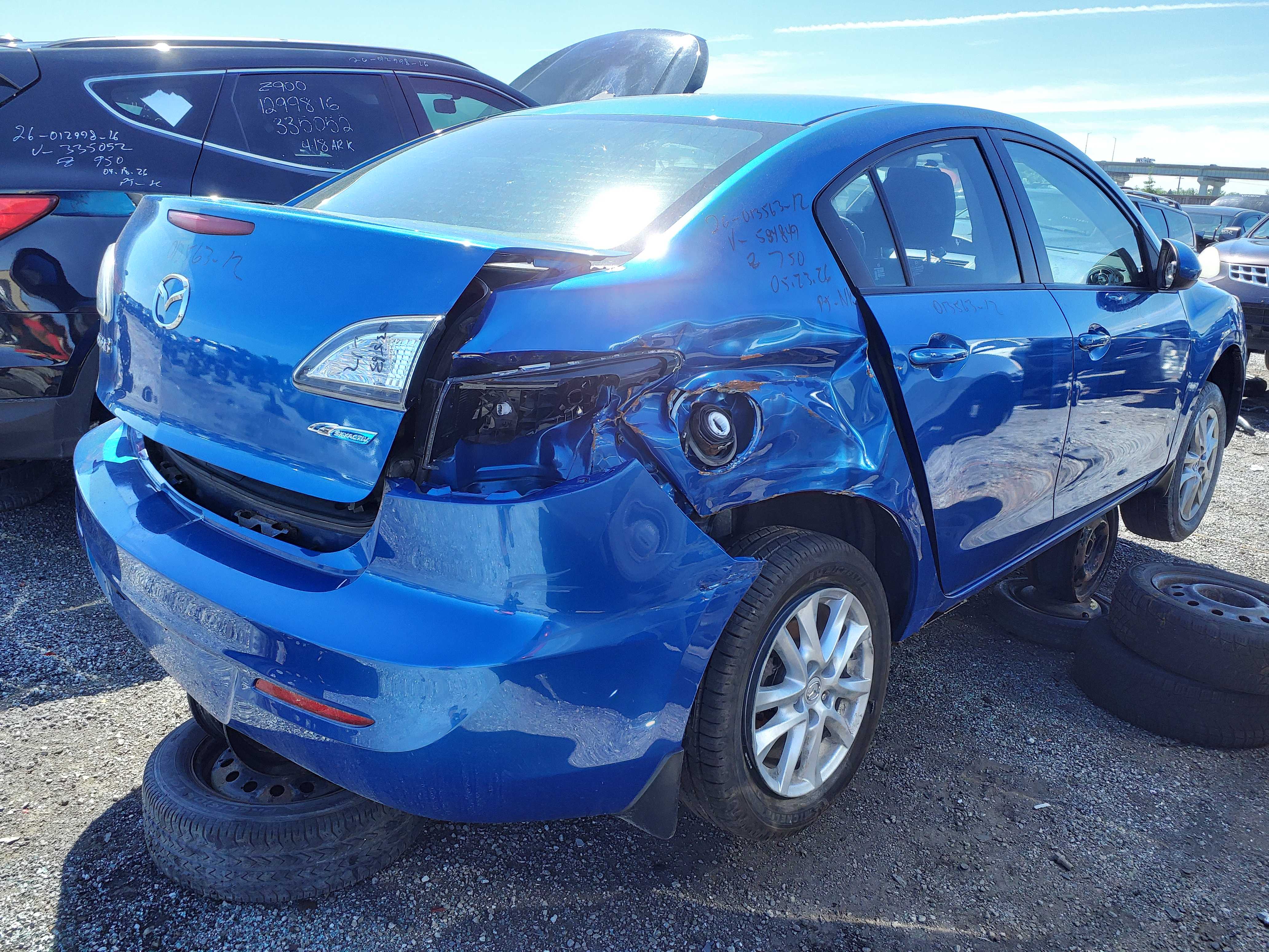 MAZDA MAZDA3 2012