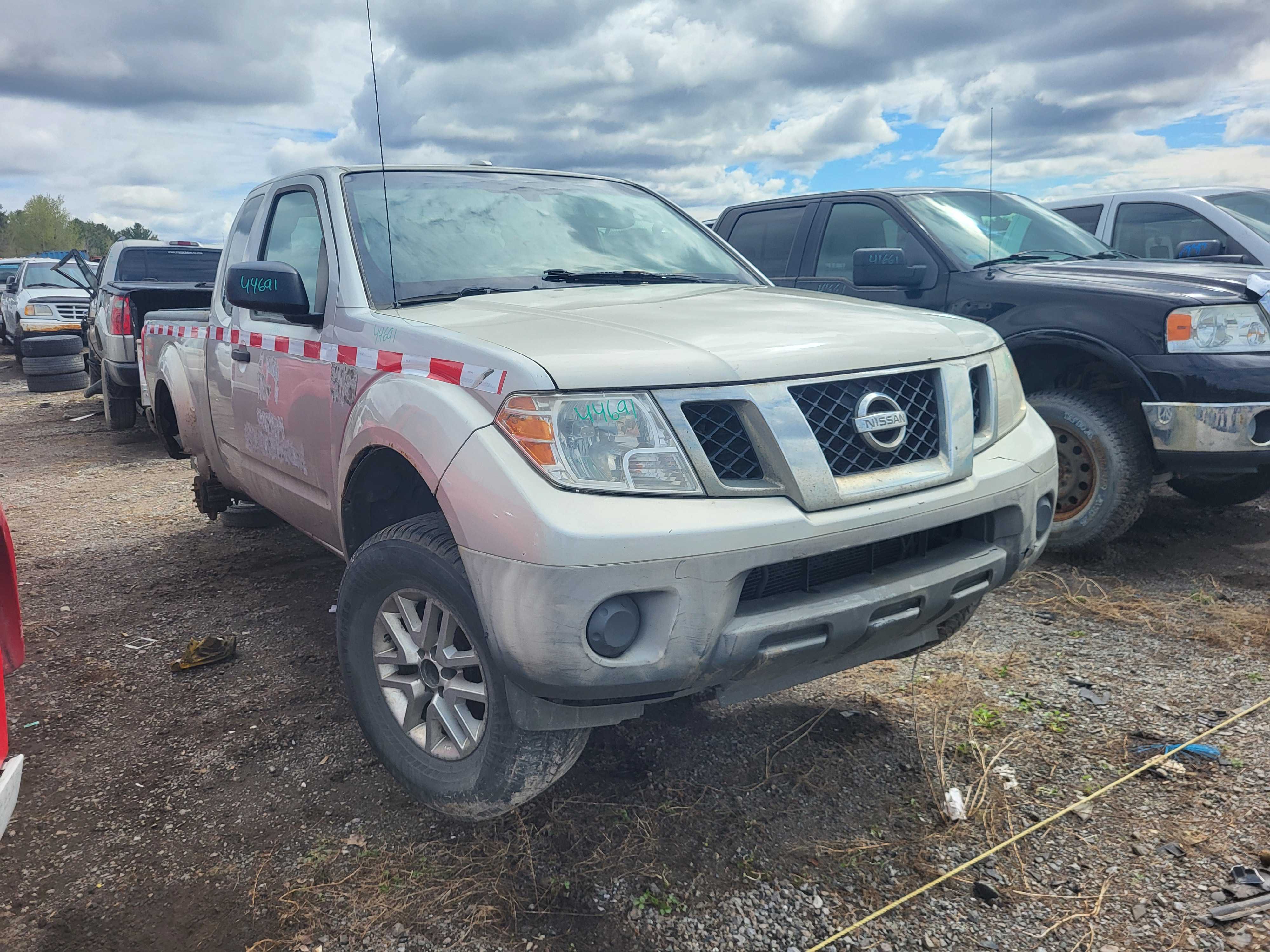 NISSAN FRONTIER 2017