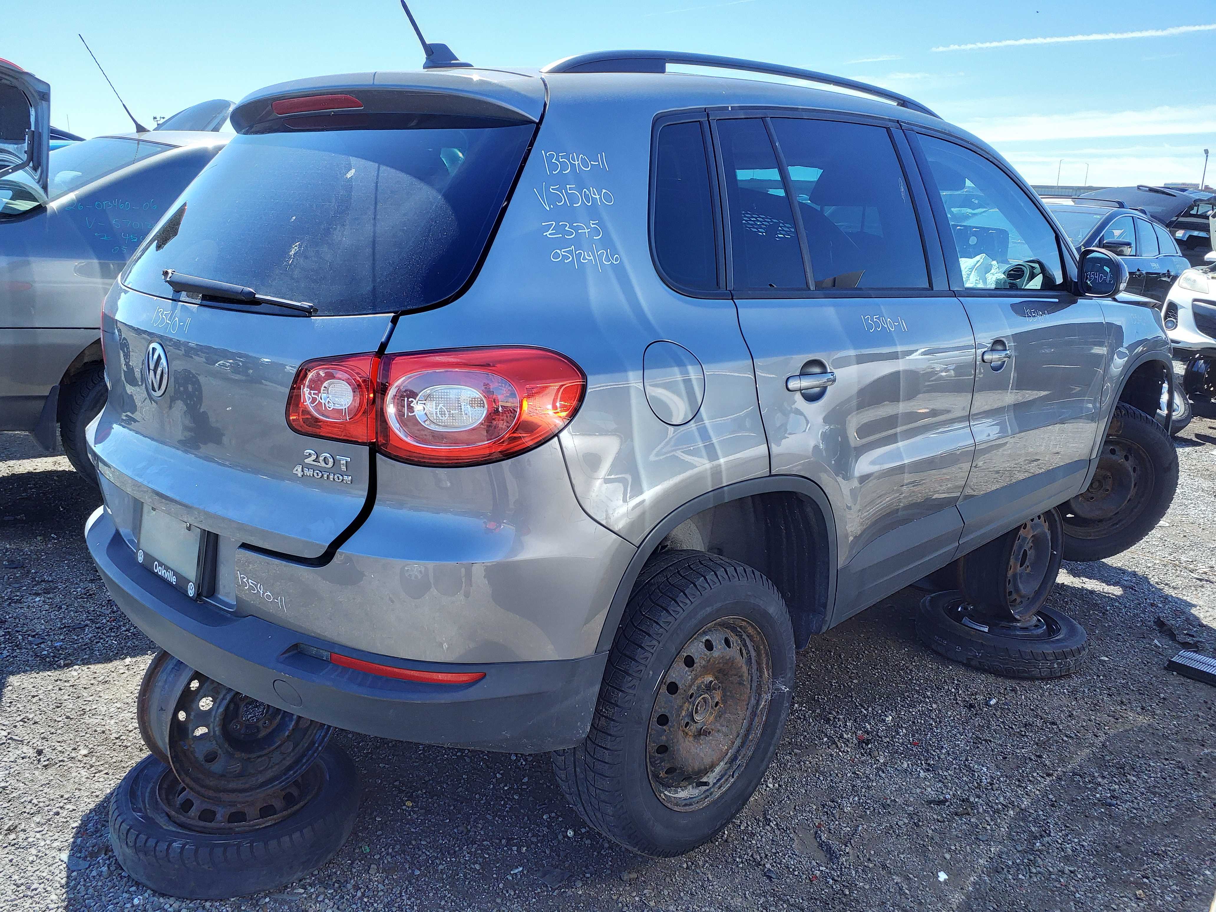 VOLKSWAGEN TIGUAN 2011