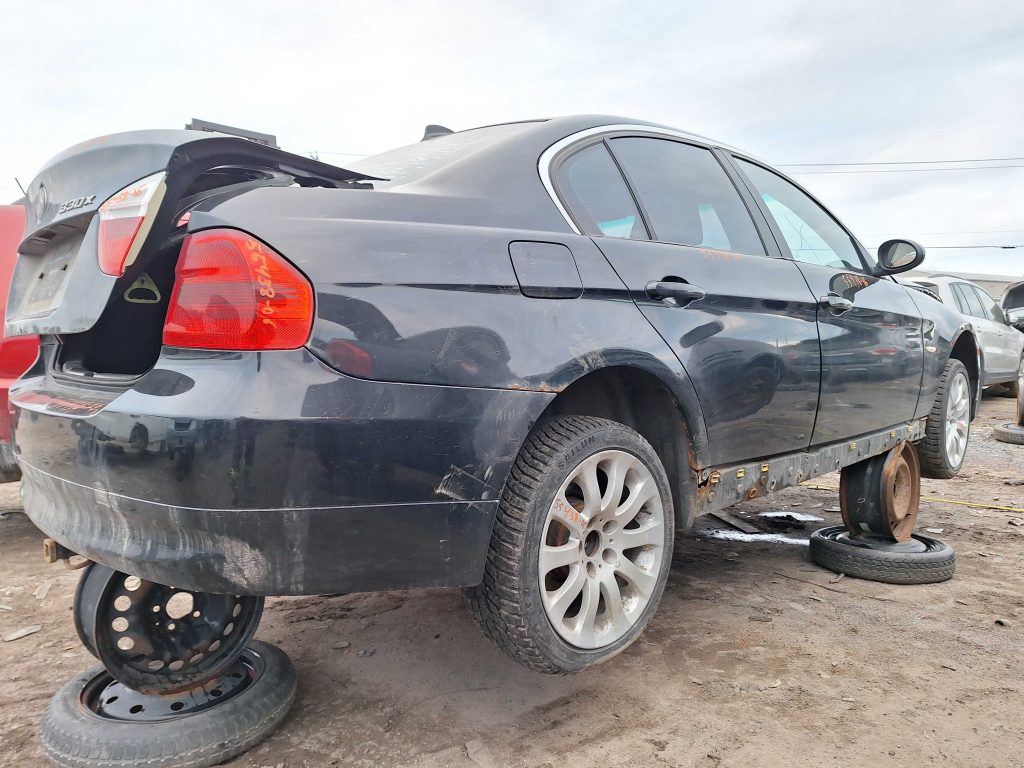 BMW 330 2006