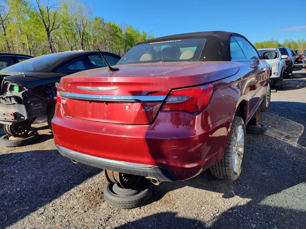 CHRYSLER 200 2011