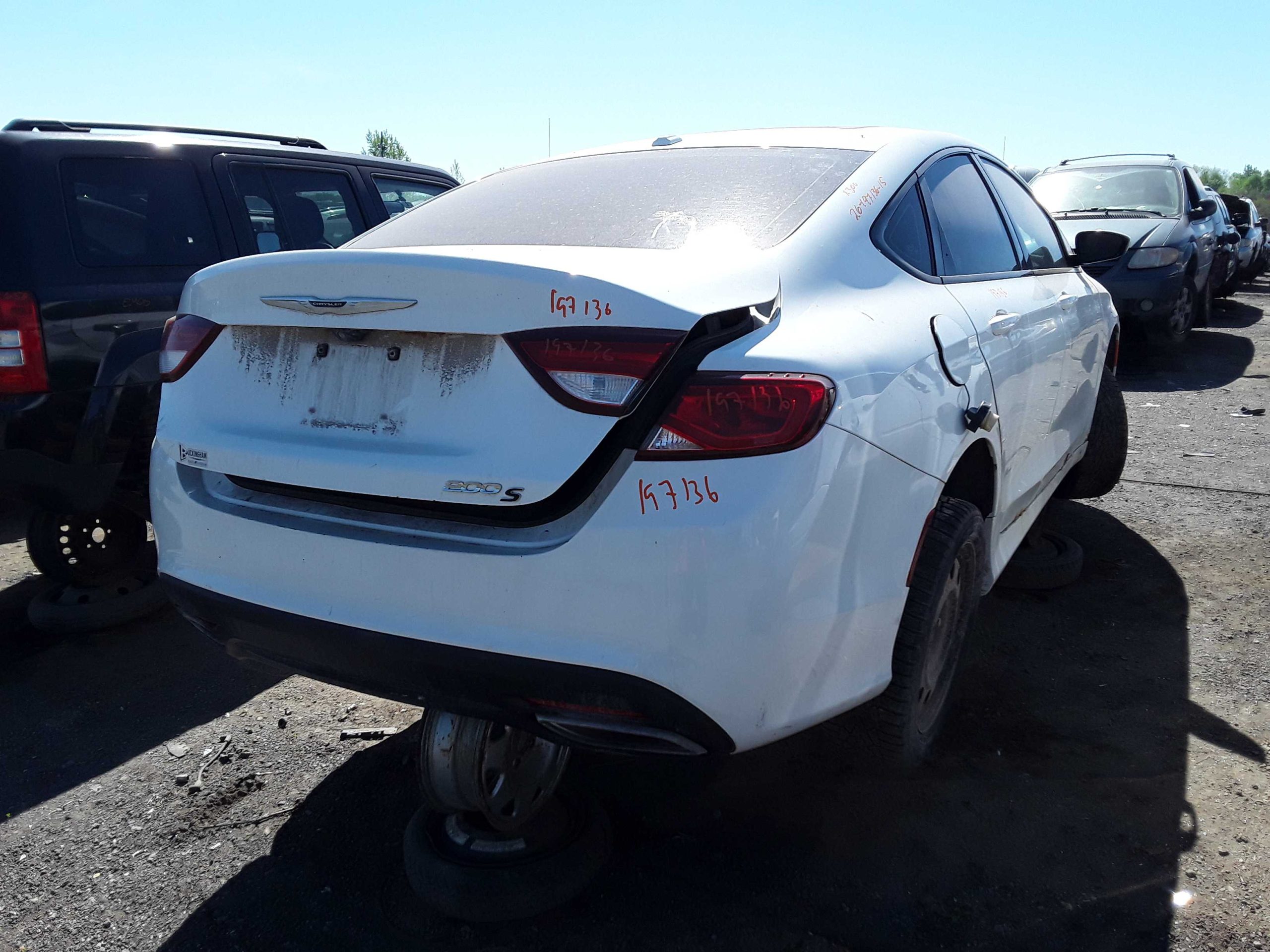 CHRYSLER 200 2015