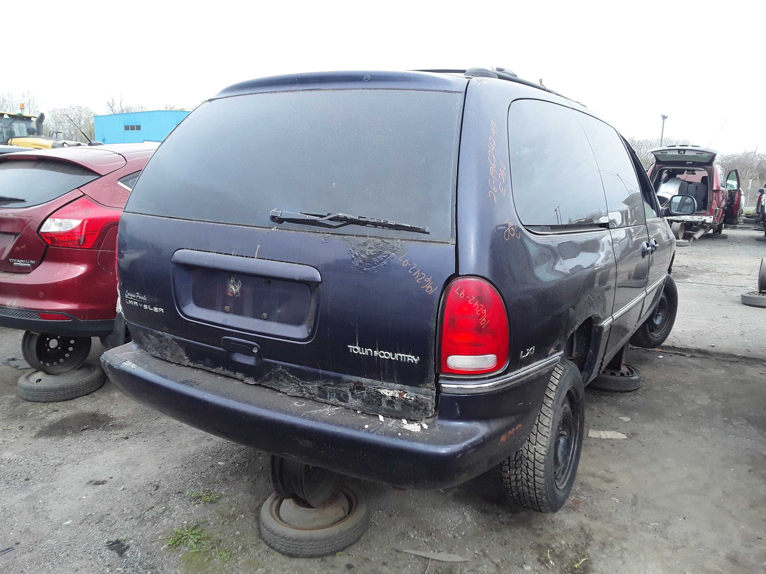 CHRYSLER TOWN & COUNTRY 1997