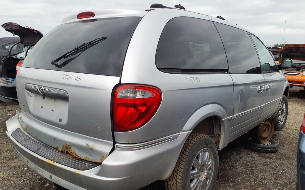 CHRYSLER TOWN & COUNTRY 2005