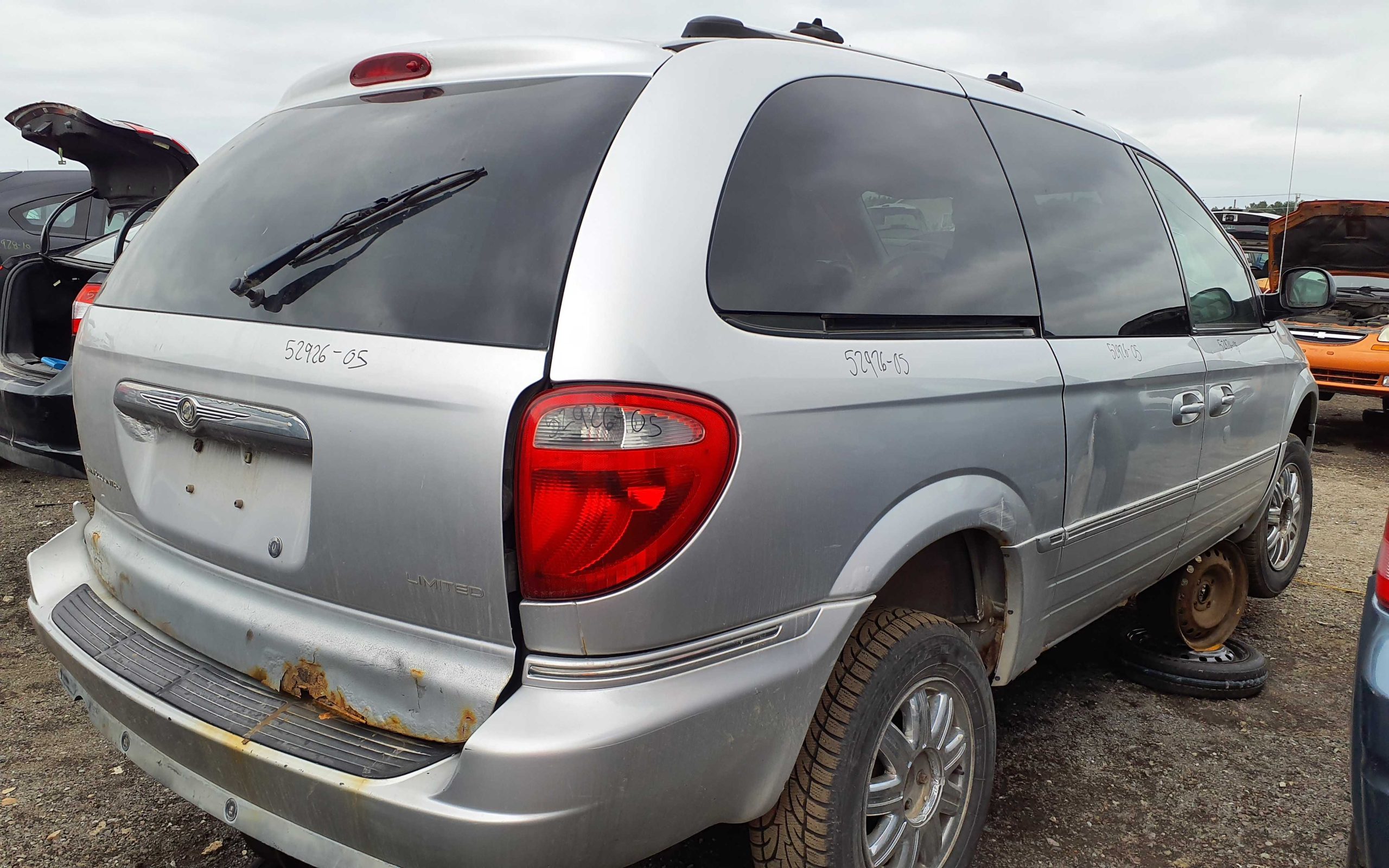 CHRYSLER TOWN & COUNTRY 2005