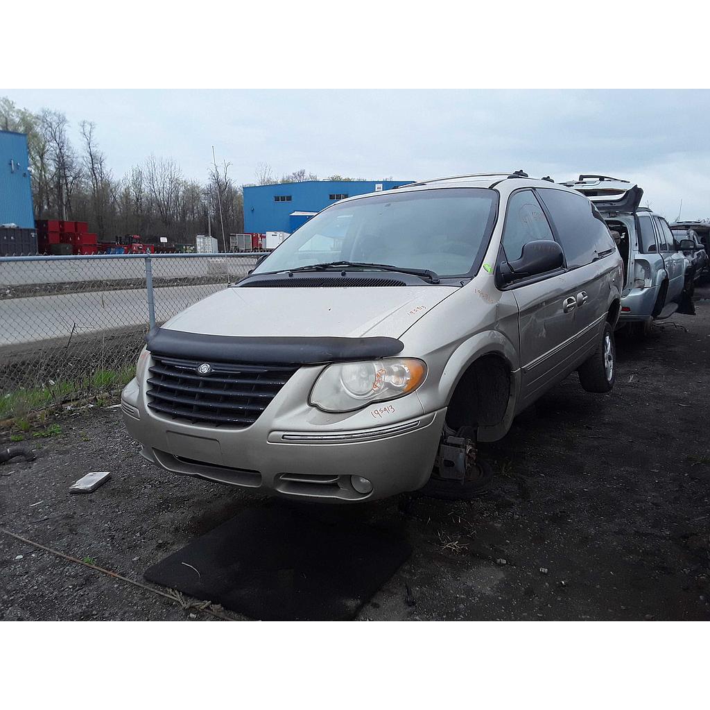 CHRYSLER TOWN & COUNTRY 2005