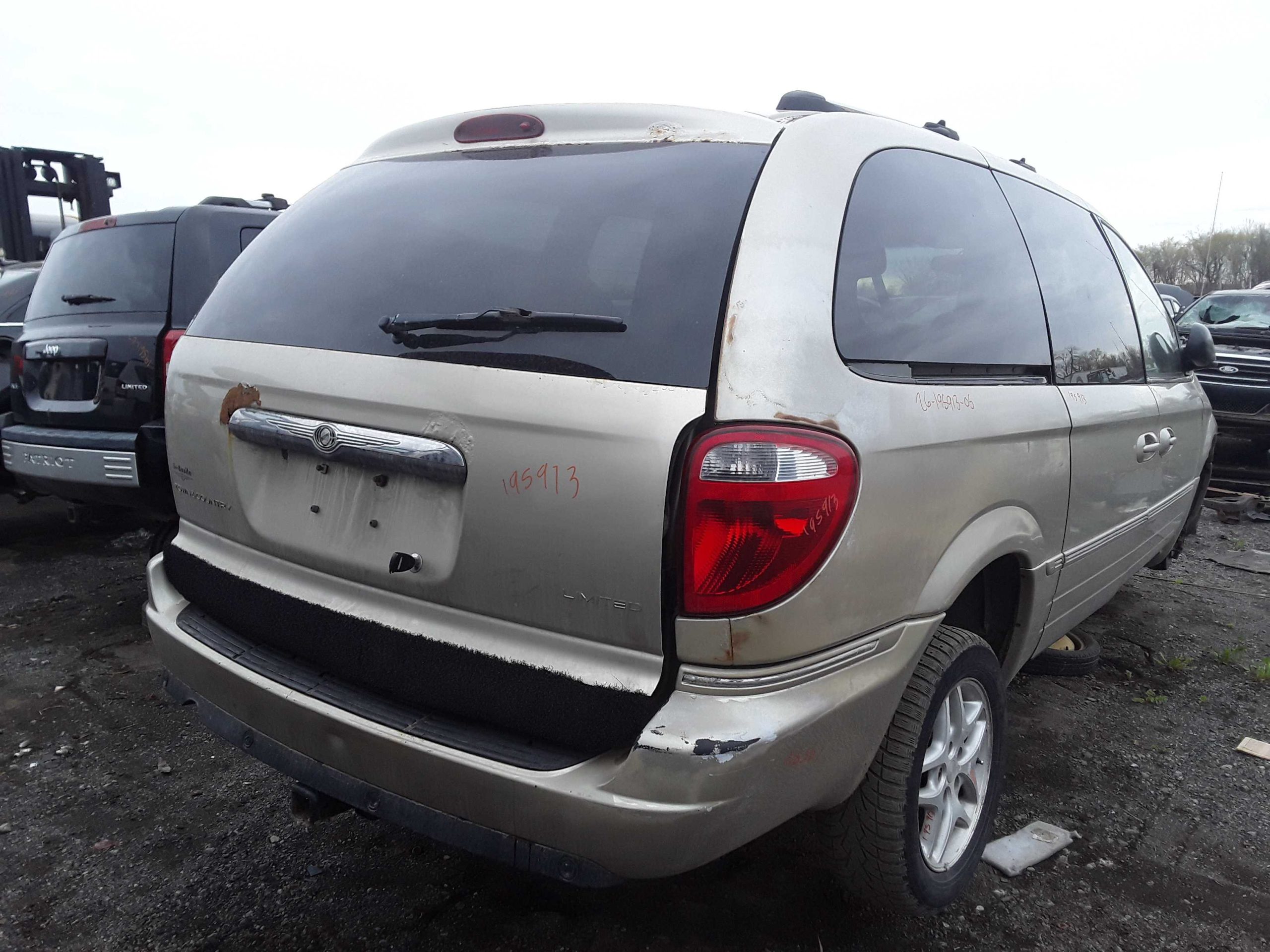 CHRYSLER TOWN & COUNTRY 2005