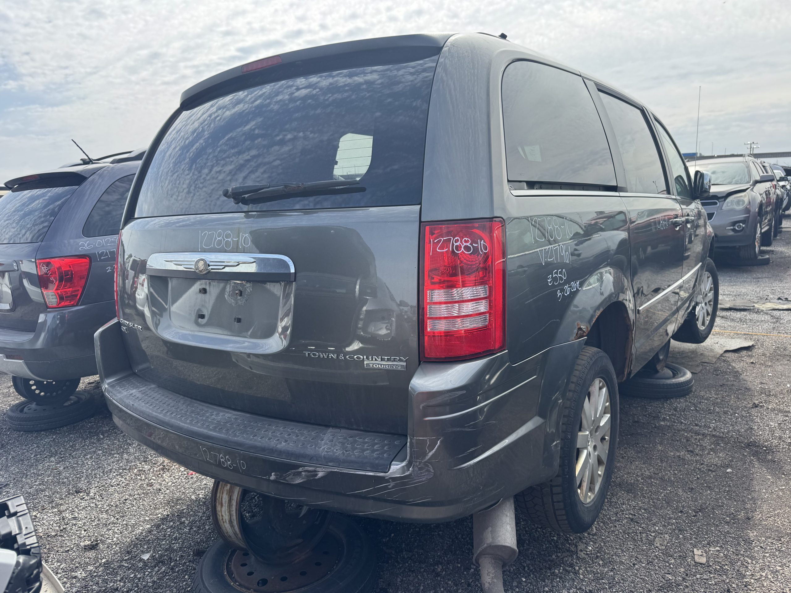 CHRYSLER TOWN & COUNTRY 2010