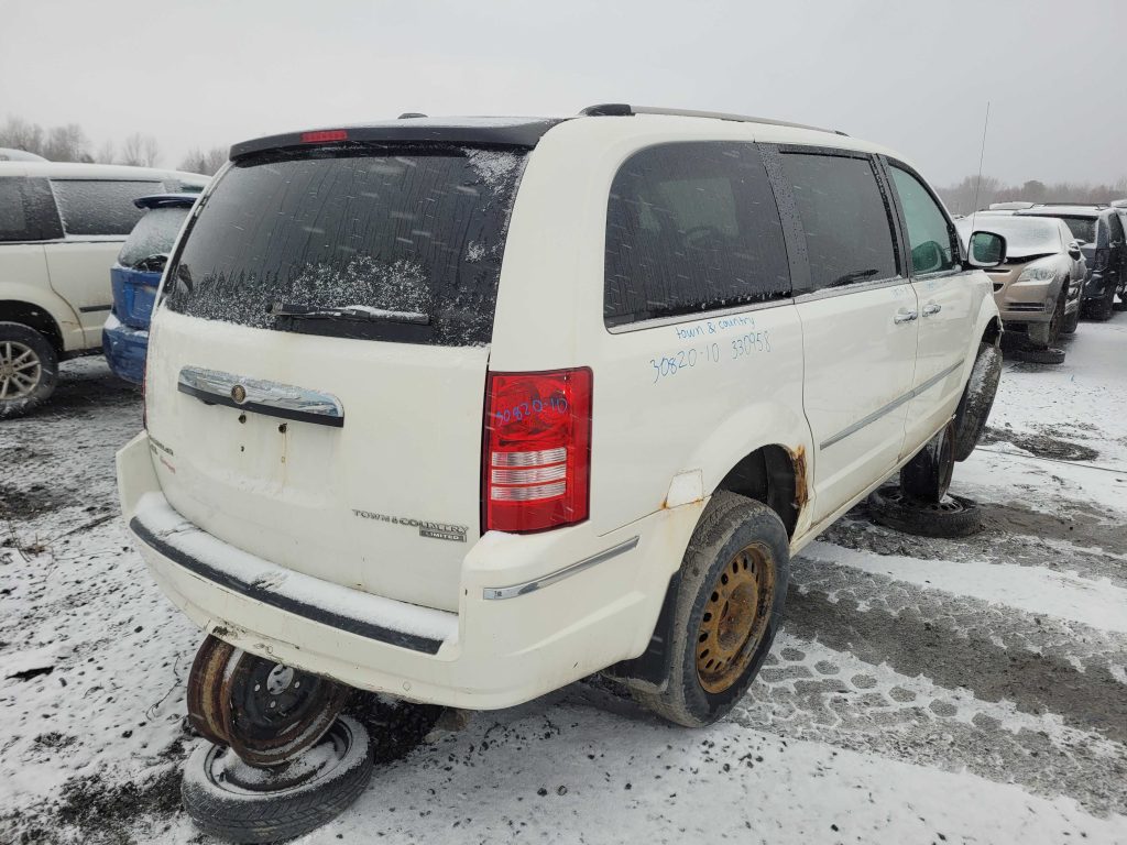 CHRYSLER TOWN & COUNTRY 2010